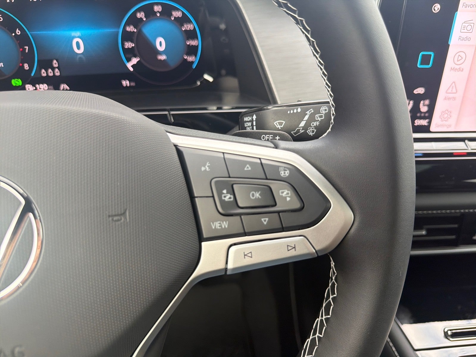 2026 Volkswagen Atlas Cross Sport 2.0T SE w/Technology FWD