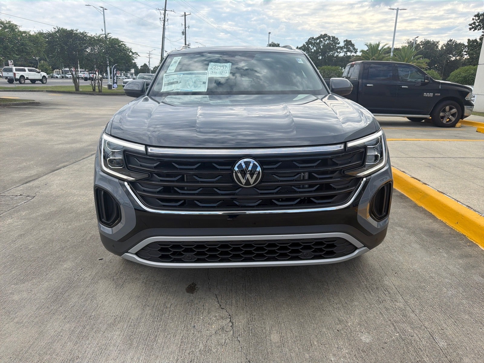 2026 Volkswagen Atlas Cross Sport 2.0T SE w/Technology FWD