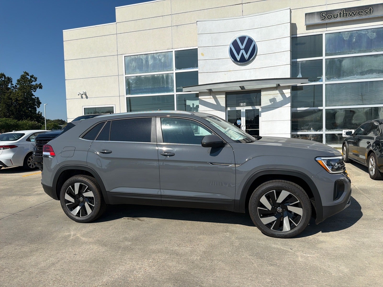 2026 Volkswagen Atlas Cross Sport 2.0T SE w/Technology FWD