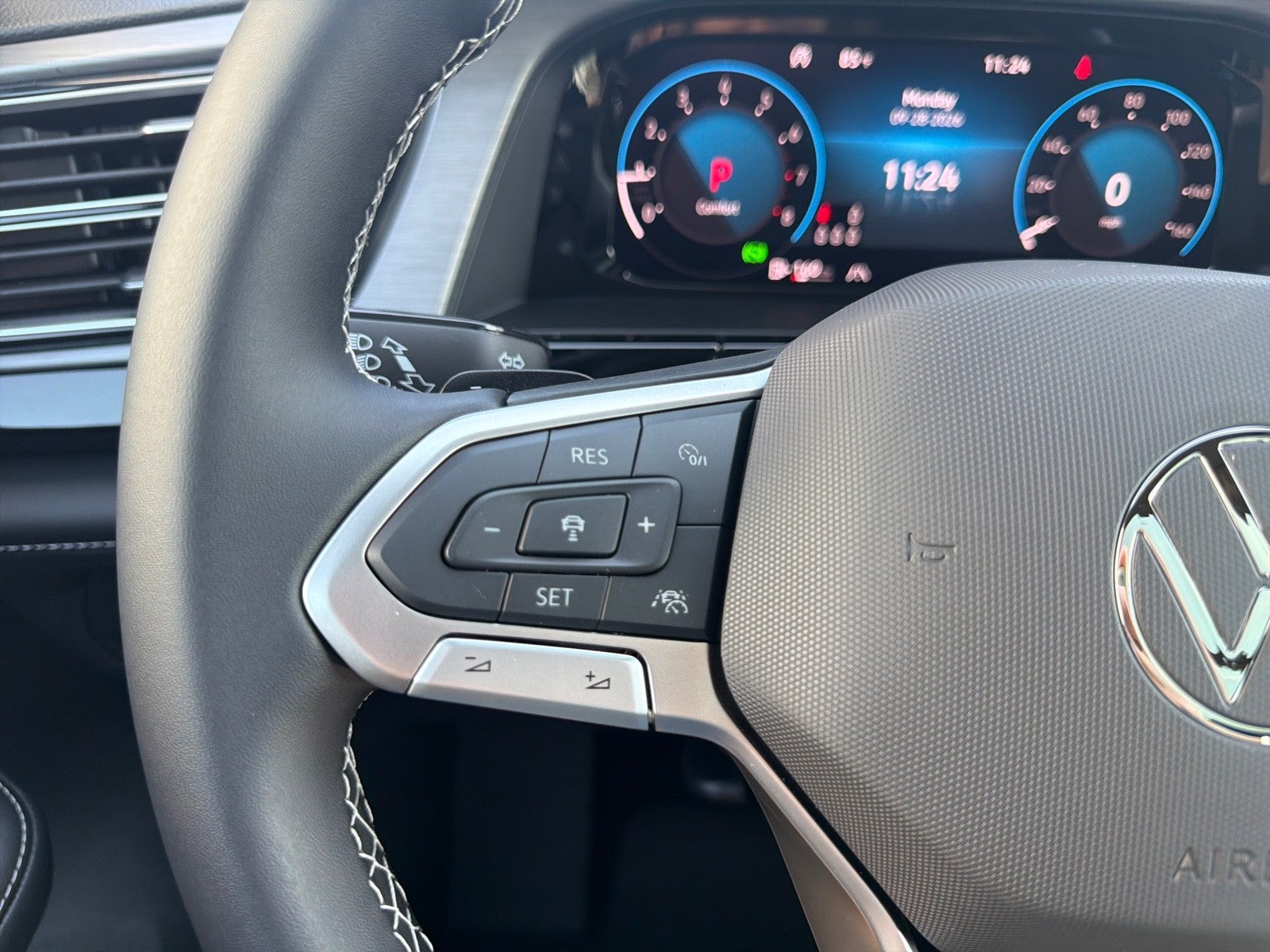 2026 Volkswagen Atlas Cross Sport 2.0T SE w/Technology FWD