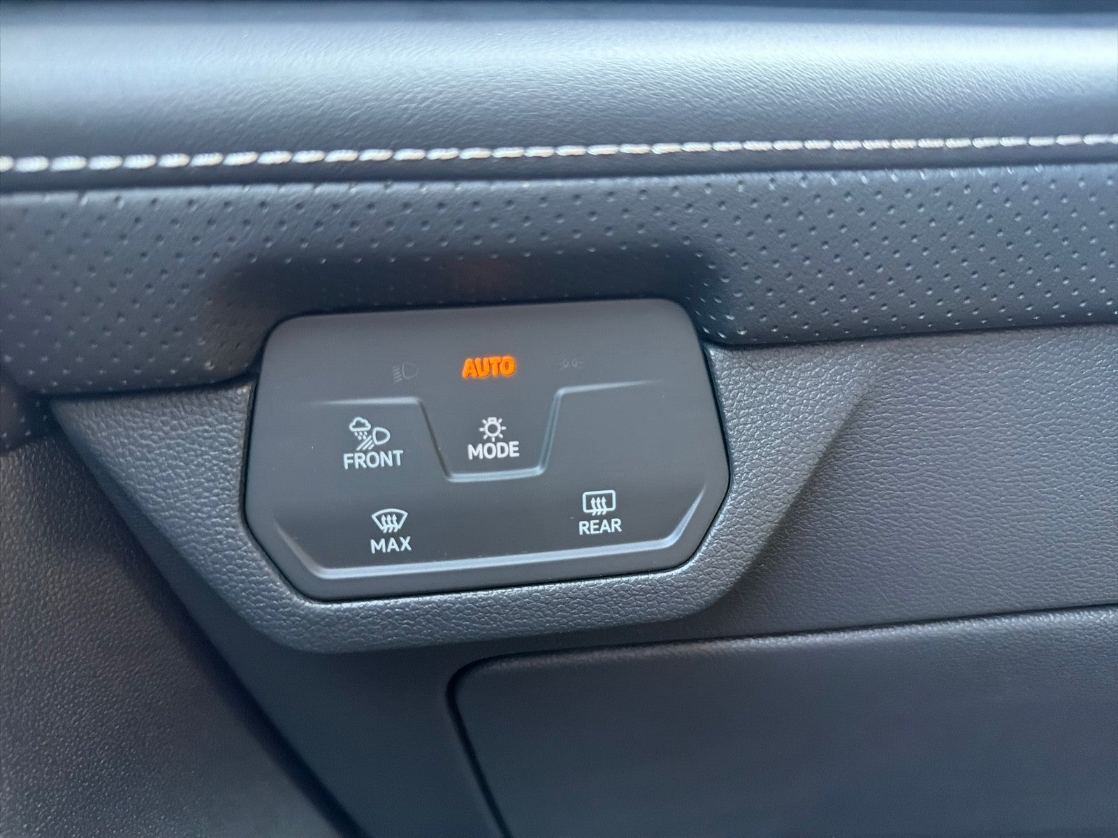 2026 Volkswagen Atlas Cross Sport 2.0T SE w/Technology FWD