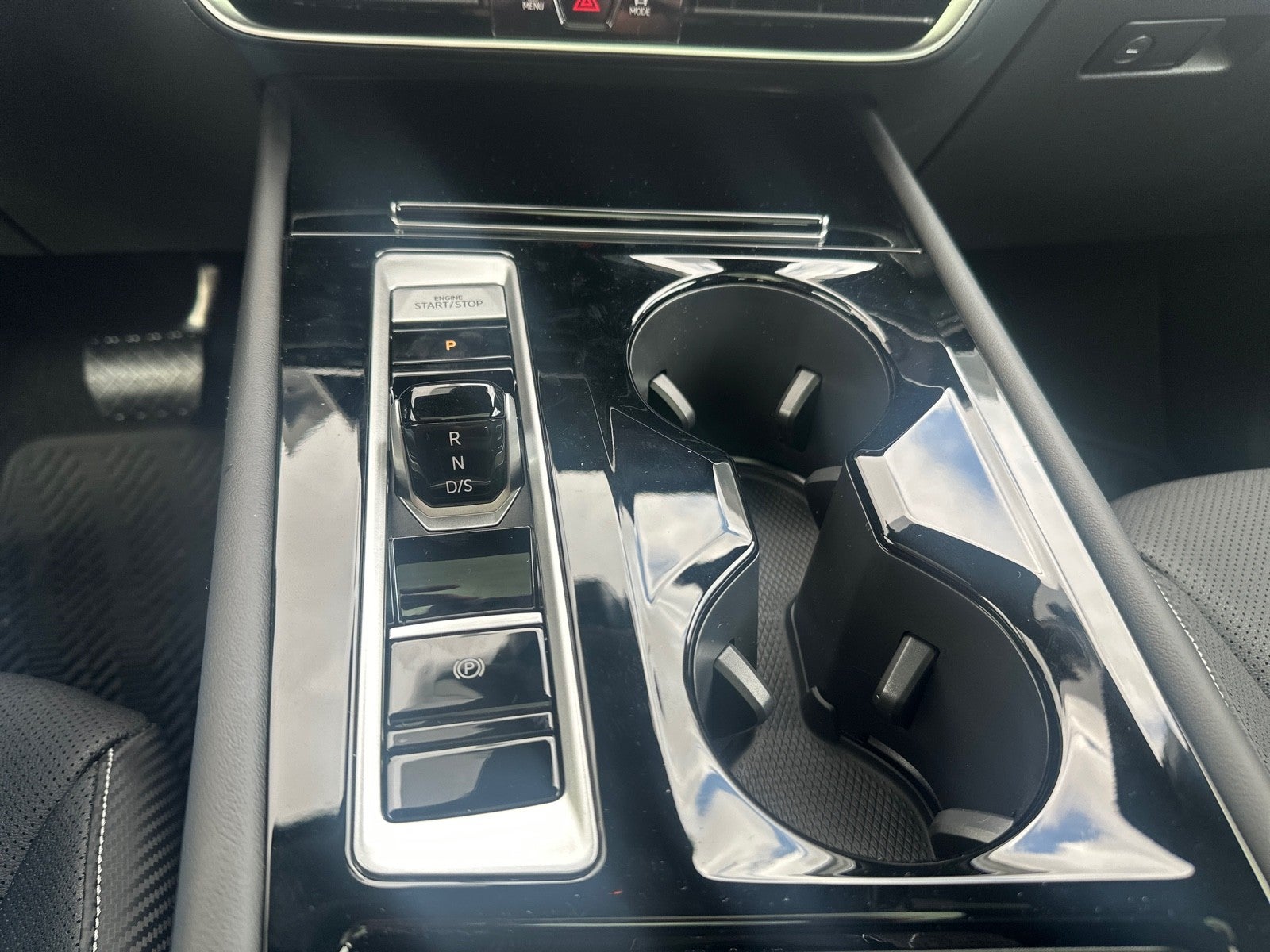 2026 Volkswagen Atlas Cross Sport 2.0T SE w/Technology FWD