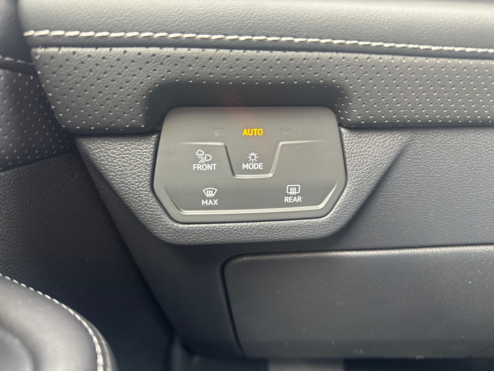 2026 Volkswagen Atlas Cross Sport 2.0T SE w/Technology FWD