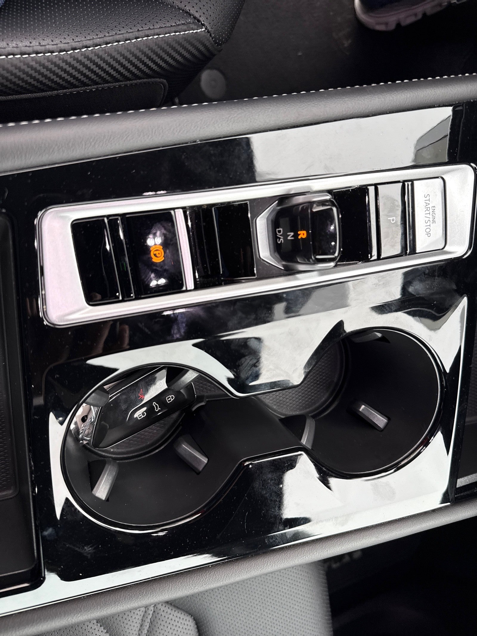 2024 Volkswagen Atlas Cross Sport 2.0T SE w/Technology FWD