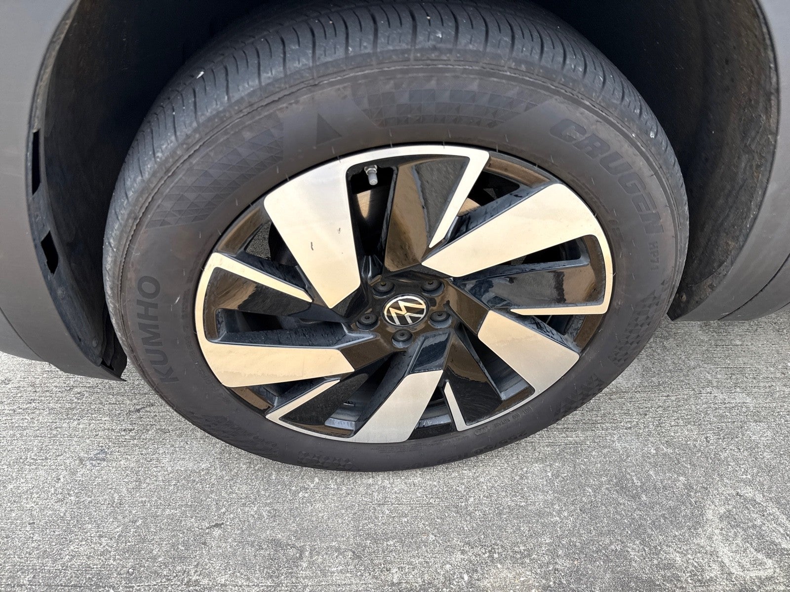 2024 Volkswagen Atlas Cross Sport 2.0T SE w/Technology FWD