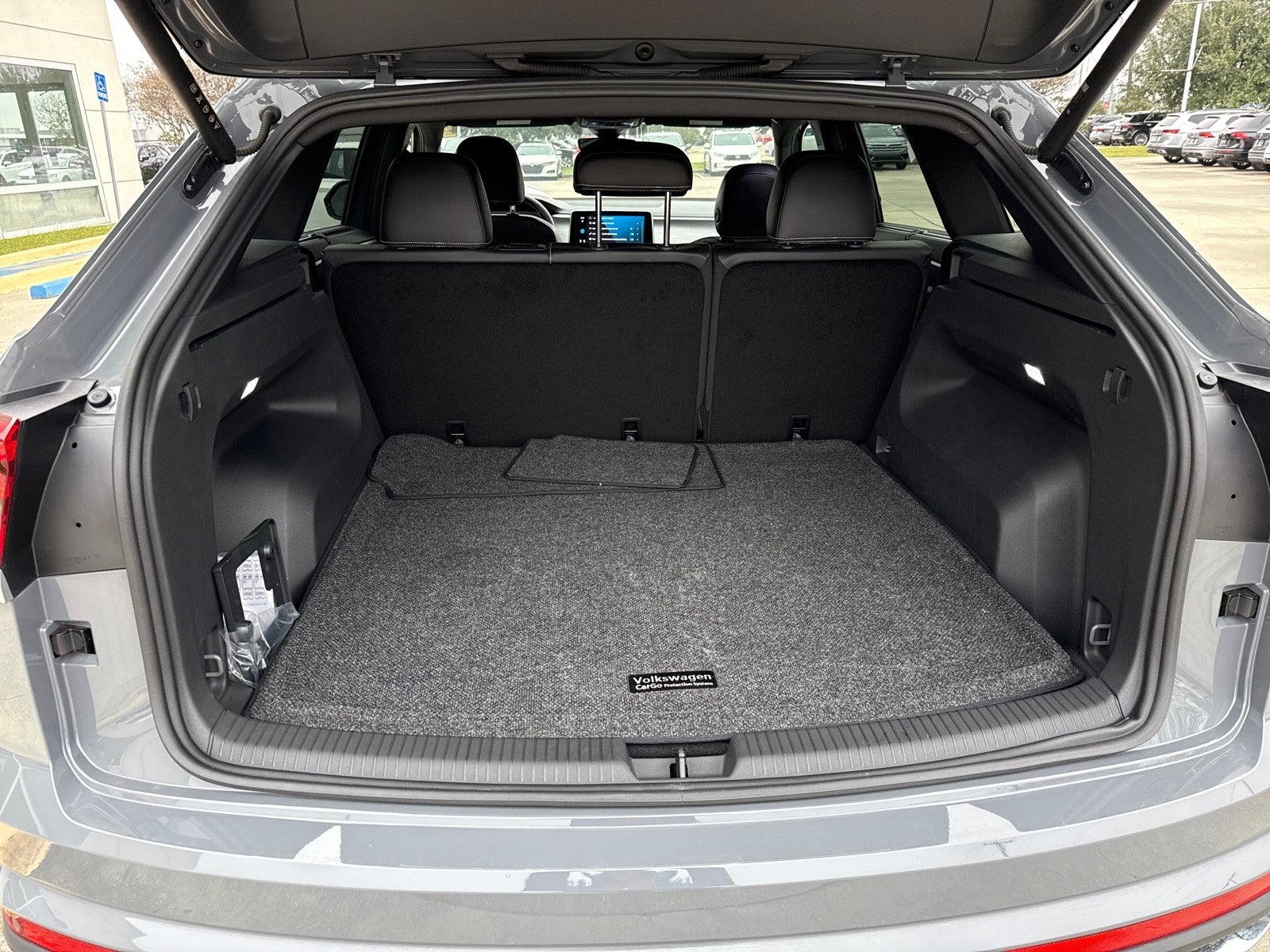 2024 Volkswagen Atlas Cross Sport 2.0T SE w/Technology FWD