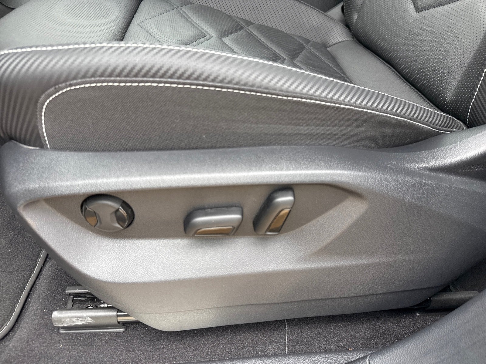 2024 Volkswagen Atlas Cross Sport 2.0T SE w/Technology FWD