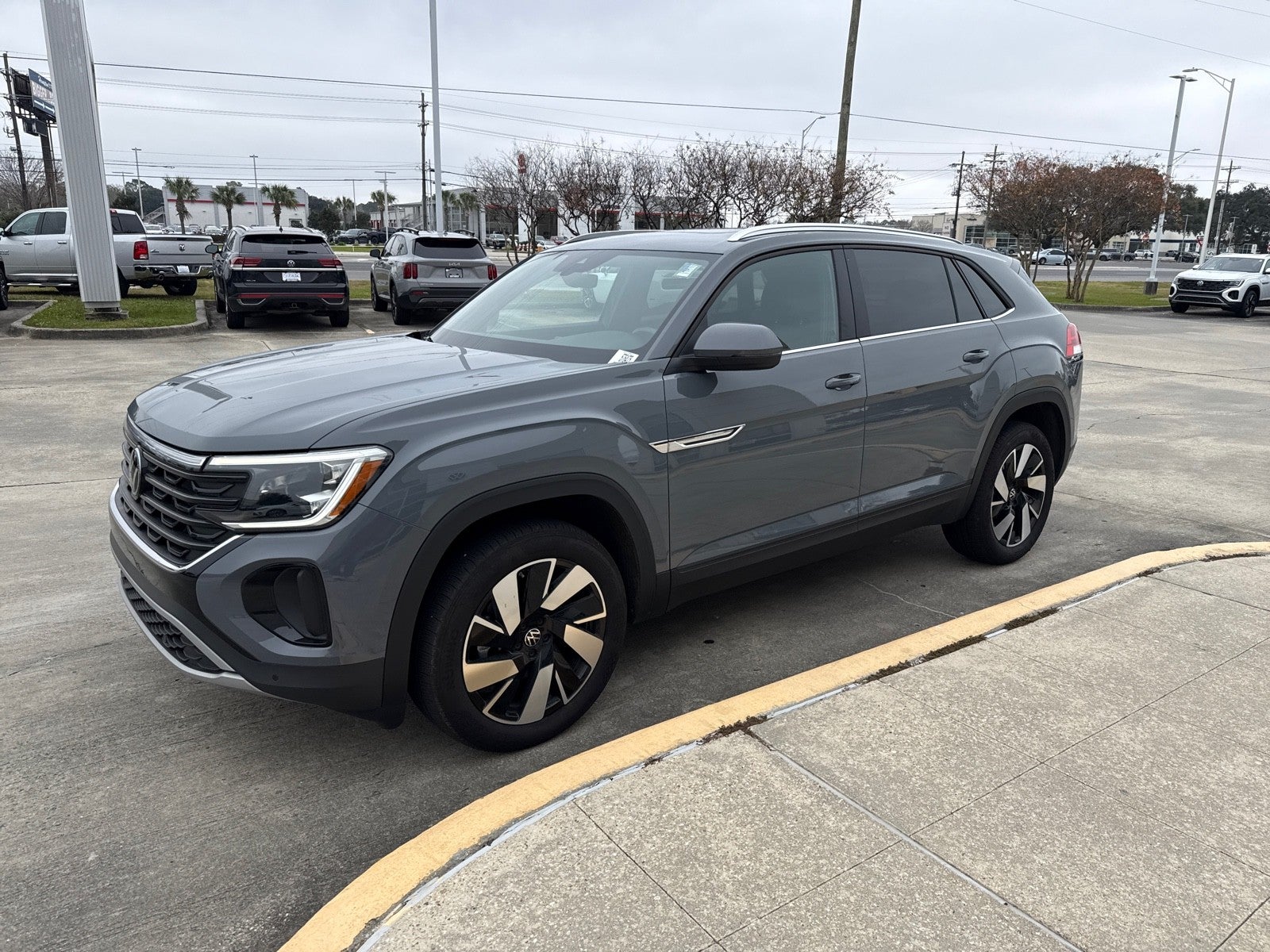 2024 Volkswagen Atlas Cross Sport 2.0T SE w/Technology FWD