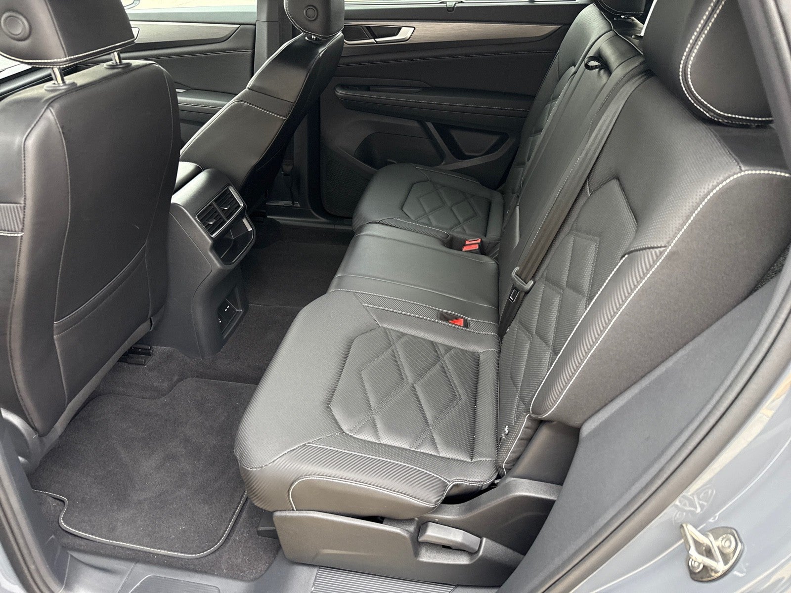 2024 Volkswagen Atlas Cross Sport 2.0T SE w/Technology FWD