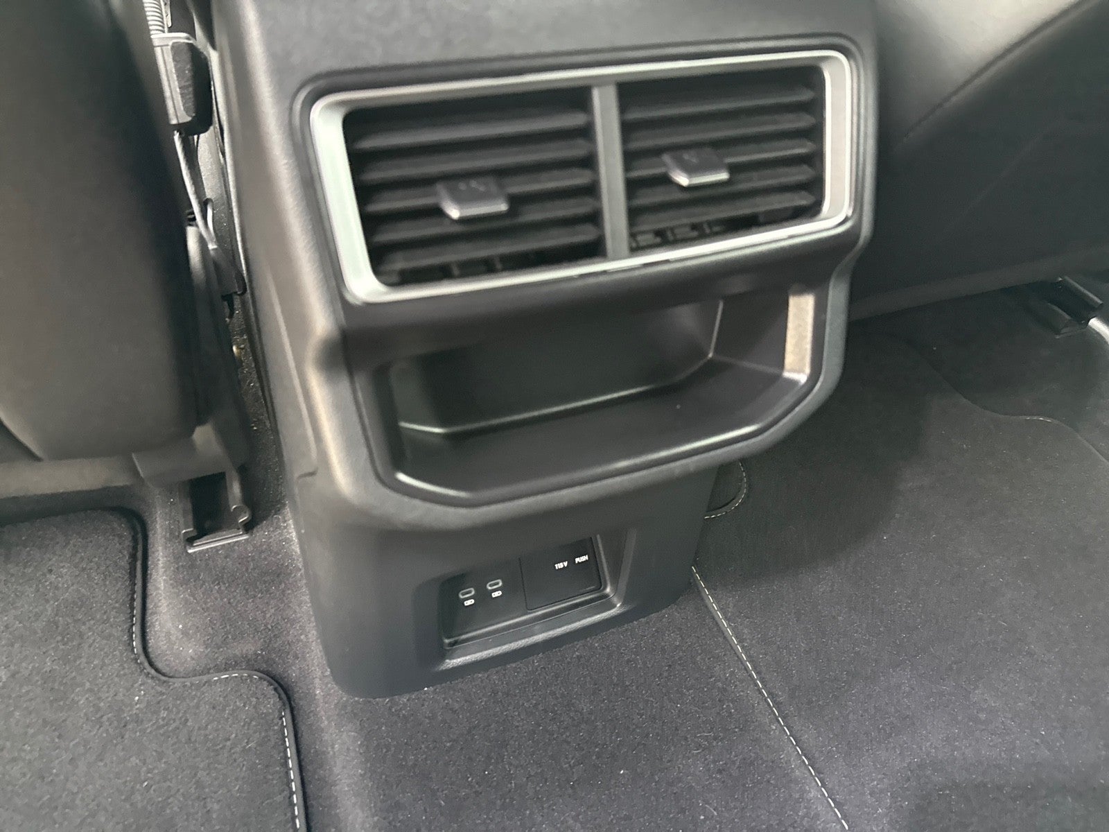 2024 Volkswagen Atlas Cross Sport 2.0T SE w/Technology FWD