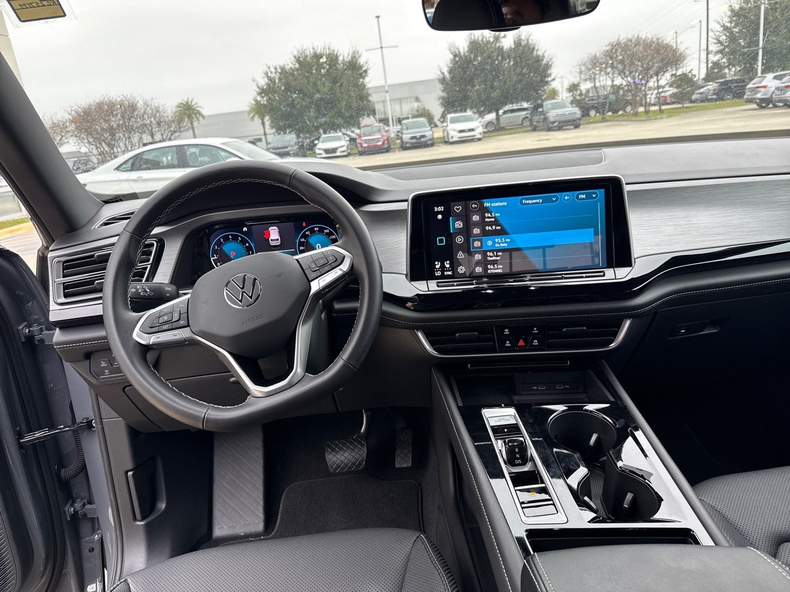 2024 Volkswagen Atlas Cross Sport 2.0T SE w/Technology FWD