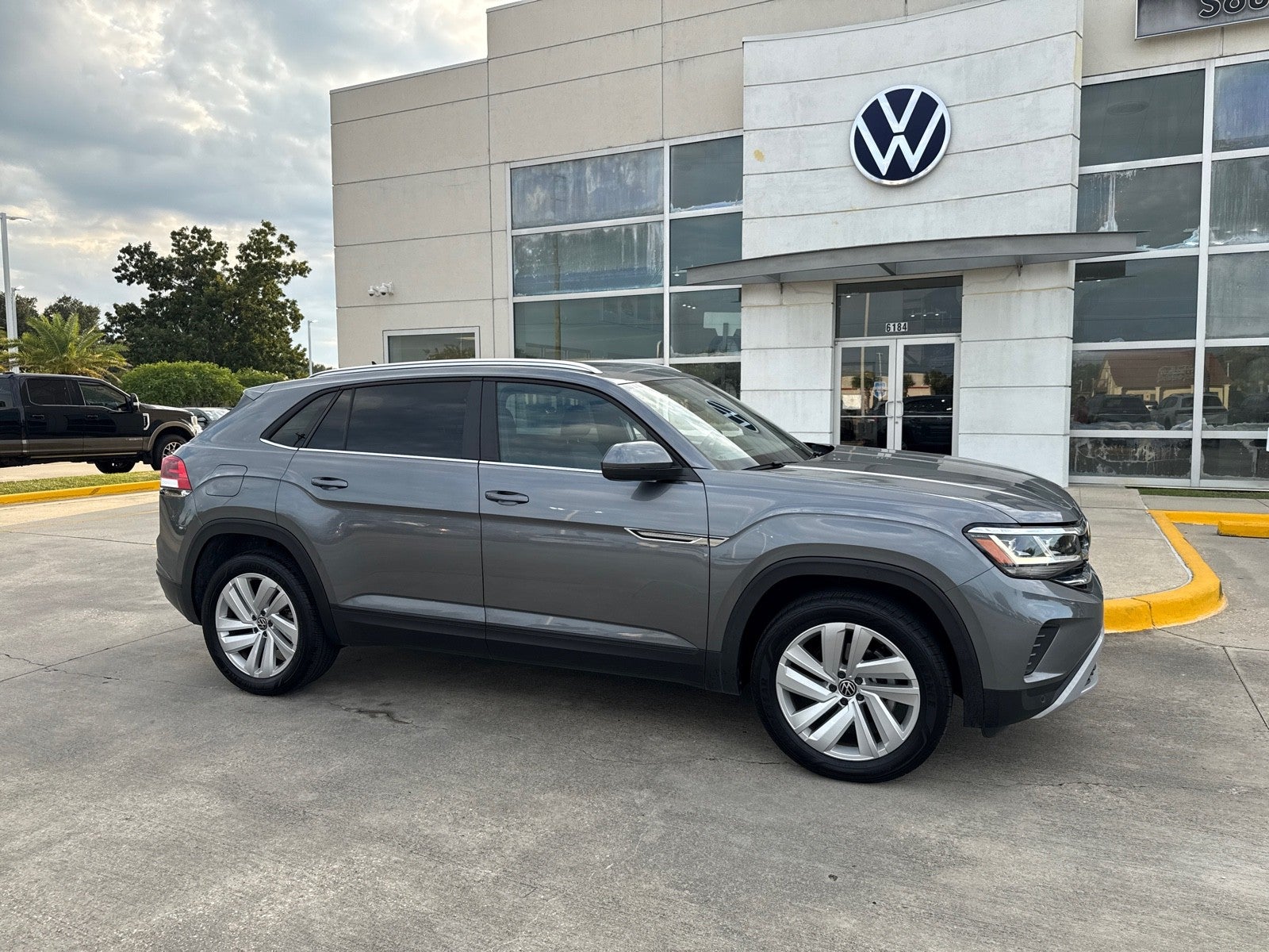 2023 Volkswagen Atlas Cross Sport 3.6L V6 SE w/Technology FWD