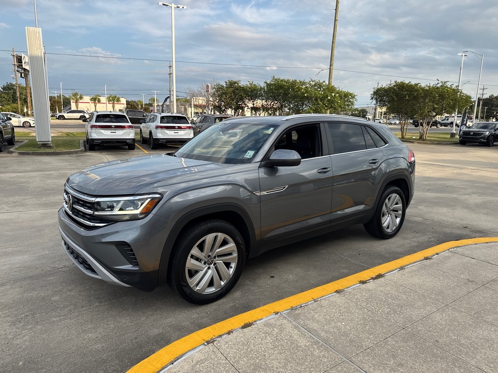 2023 Volkswagen Atlas Cross Sport 3.6L V6 SE w/Technology FWD