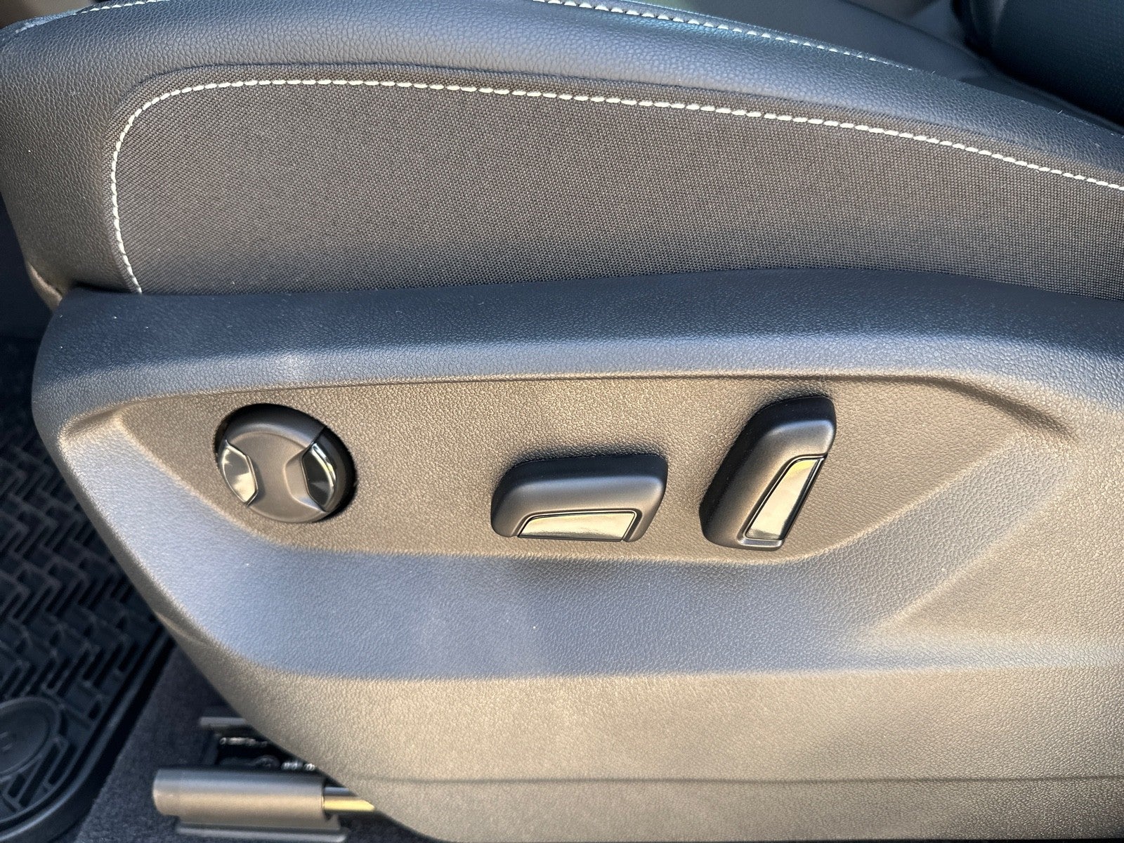 2026 Volkswagen Atlas 2.0T SE w/Technology FWD