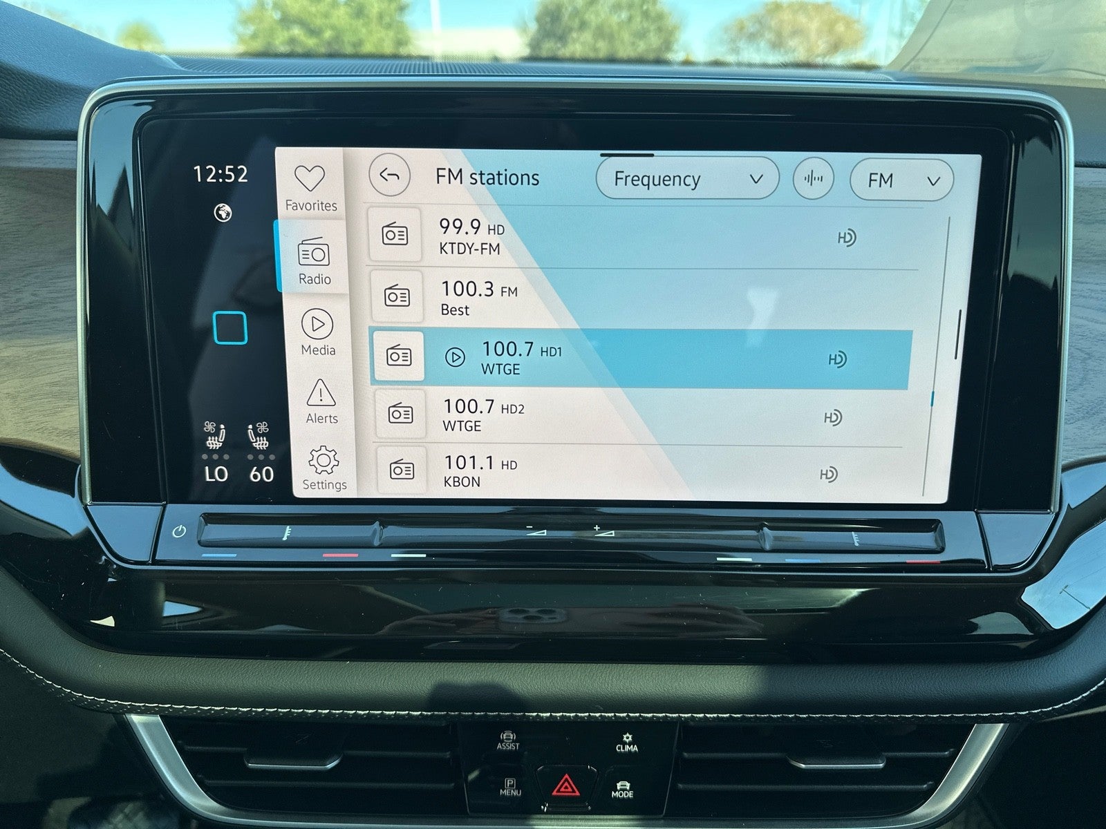 2026 Volkswagen Atlas 2.0T SE w/Technology FWD