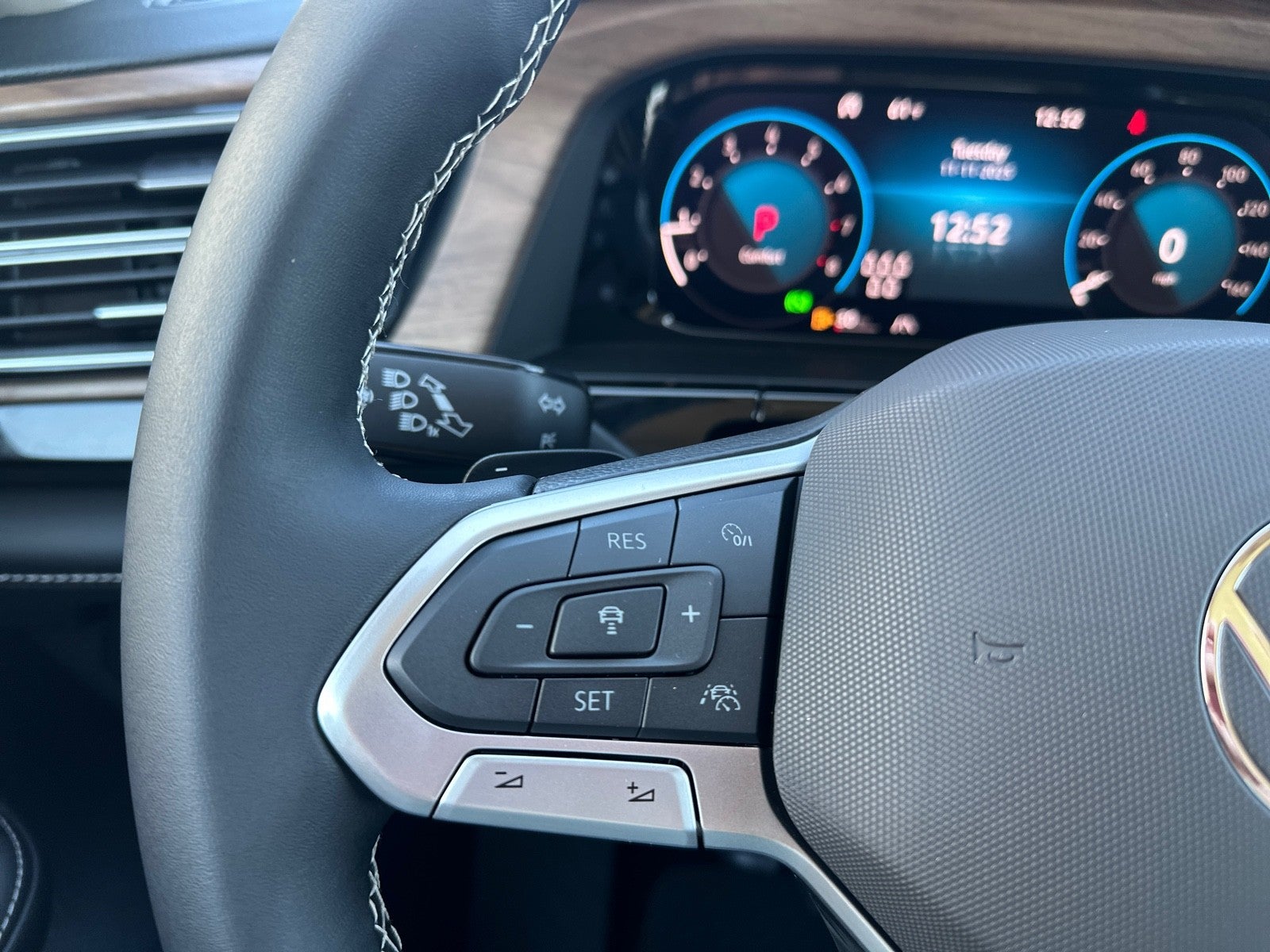 2026 Volkswagen Atlas 2.0T SE w/Technology FWD