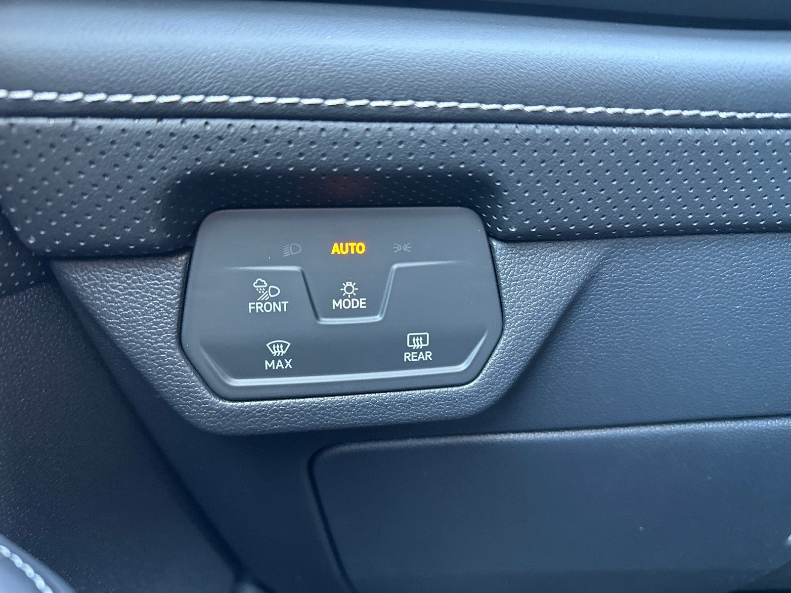 2026 Volkswagen Atlas 2.0T SE w/Technology FWD