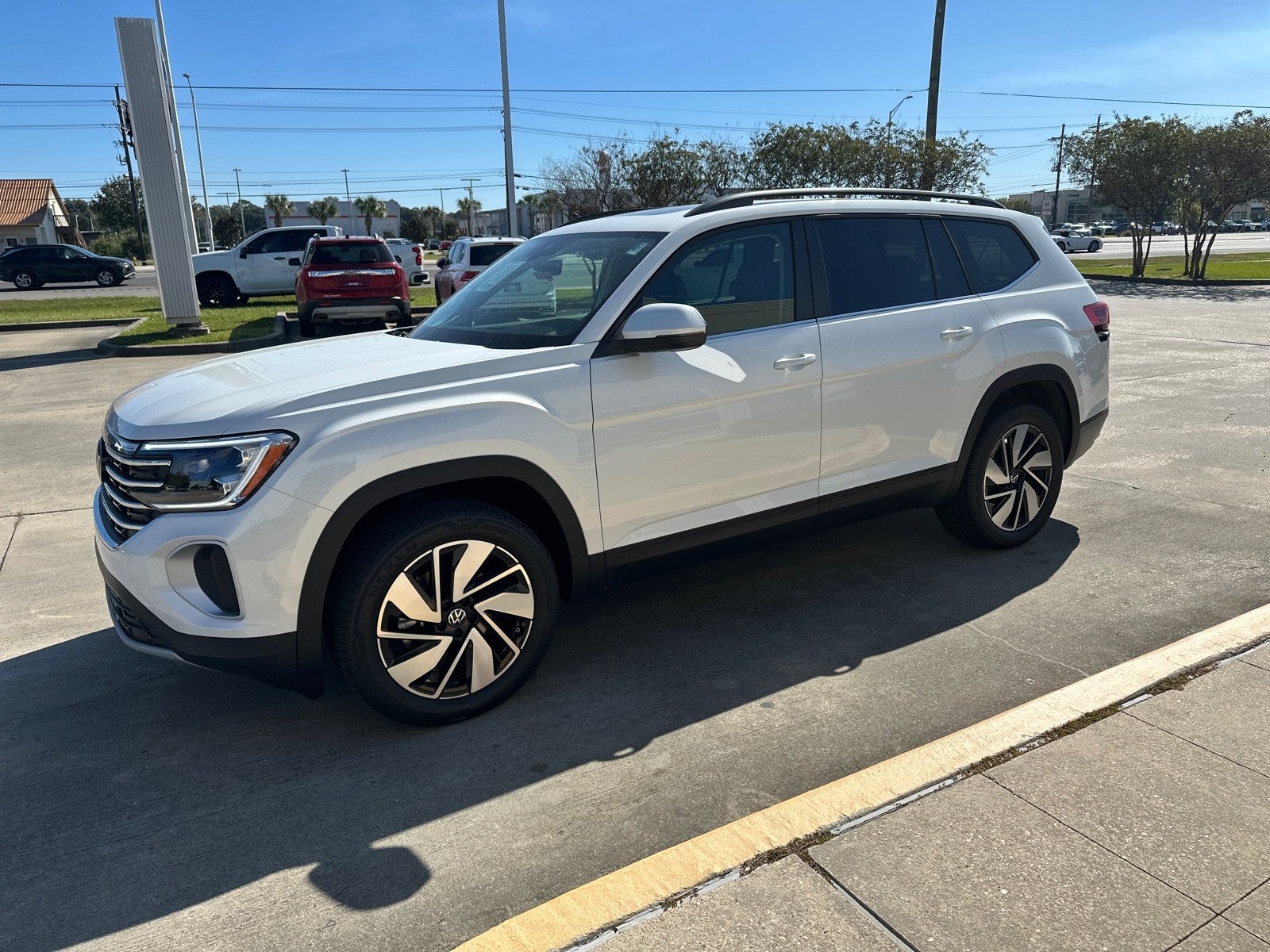 2026 Volkswagen Atlas 2.0T SE w/Technology FWD