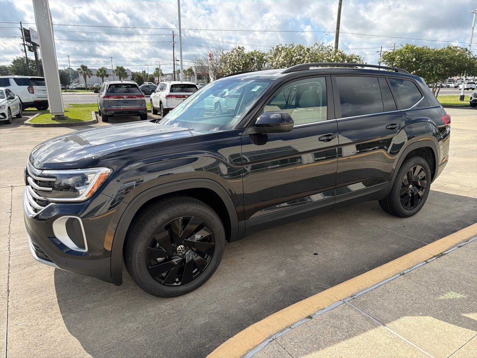 2026 Volkswagen Atlas 2.0T SE w/Technology FWD