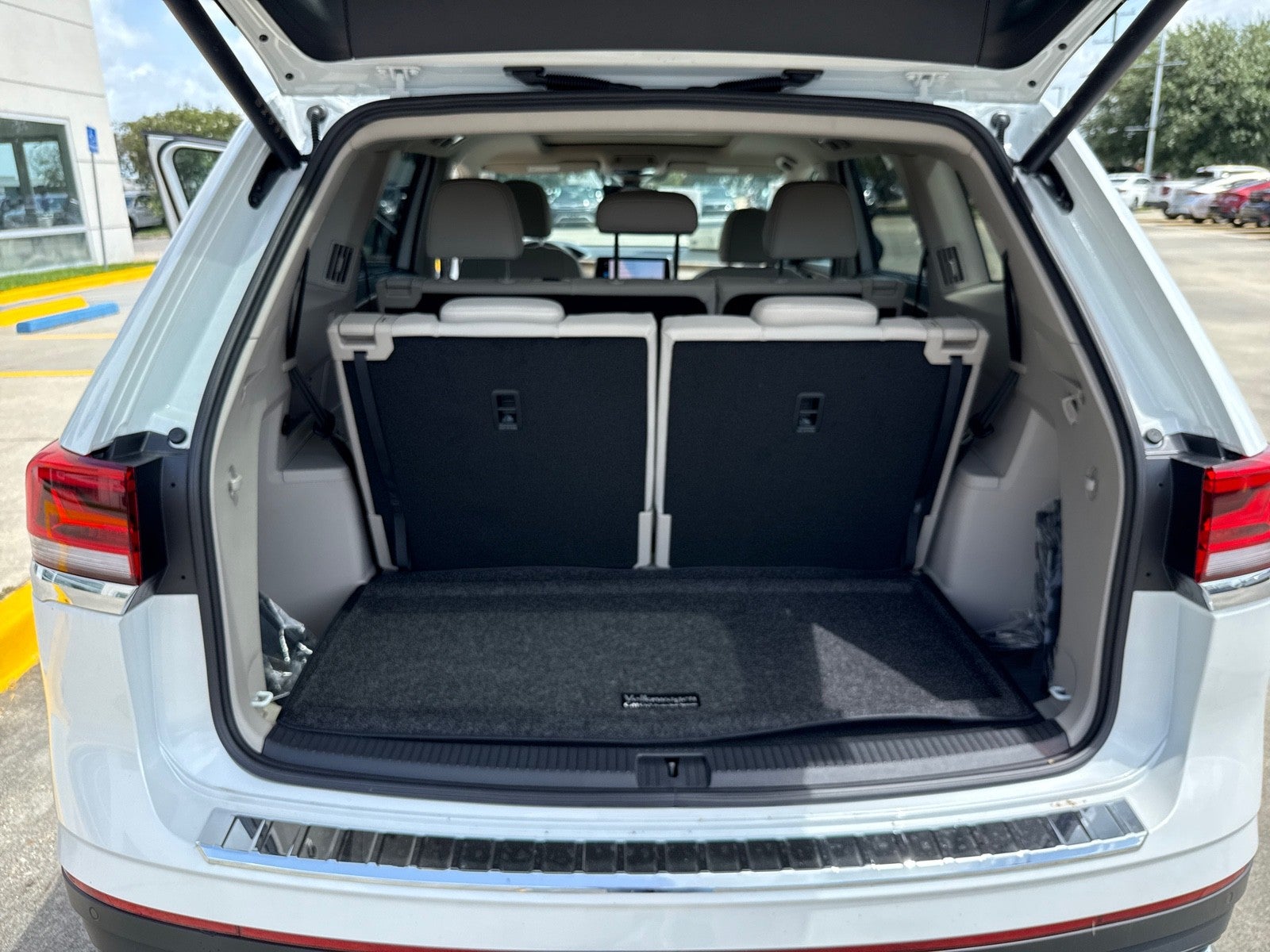 2026 Volkswagen Atlas 2.0T SE w/Technology FWD