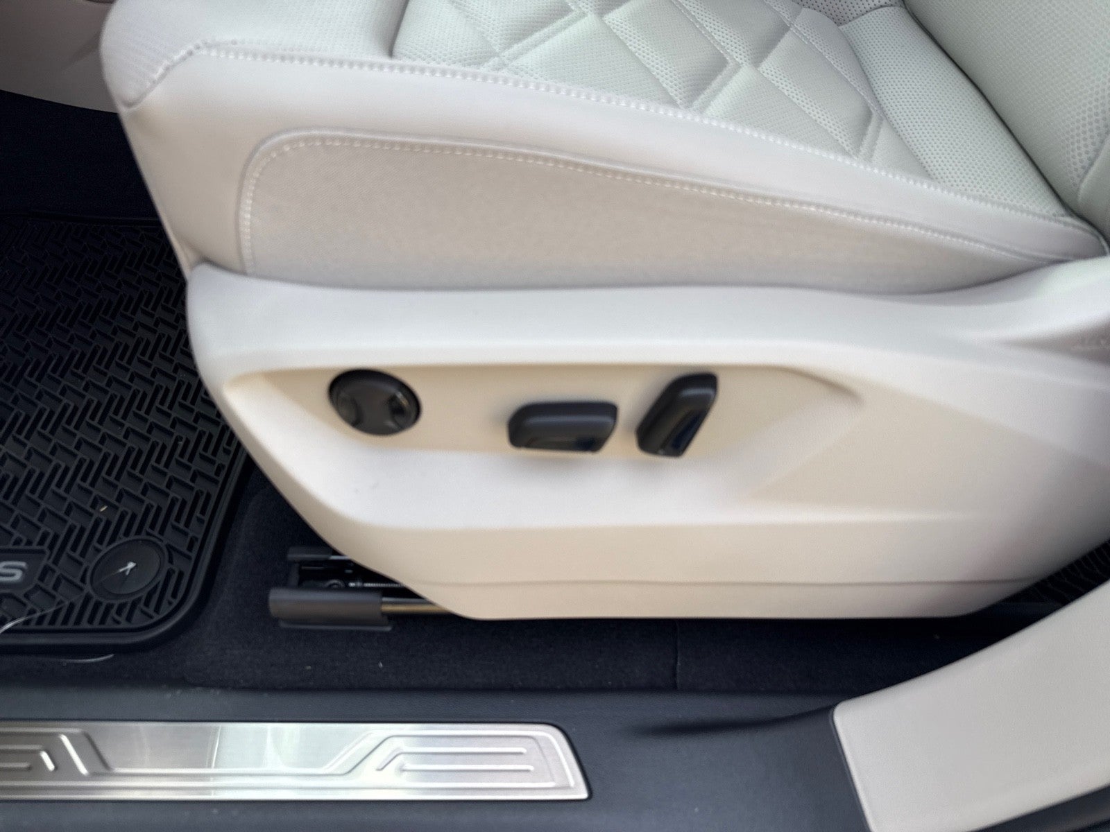 2026 Volkswagen Atlas 2.0T SE w/Technology FWD