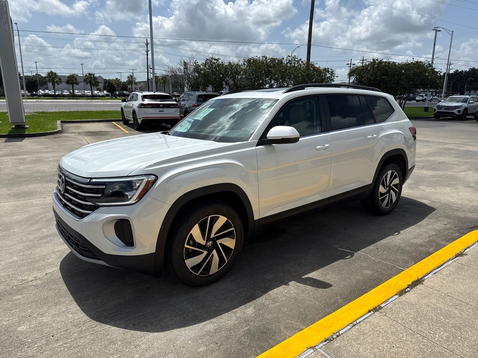 2026 Volkswagen Atlas 2.0T SE w/Technology FWD