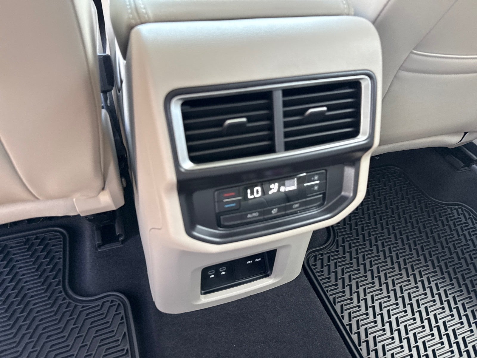 2026 Volkswagen Atlas 2.0T SE w/Technology FWD