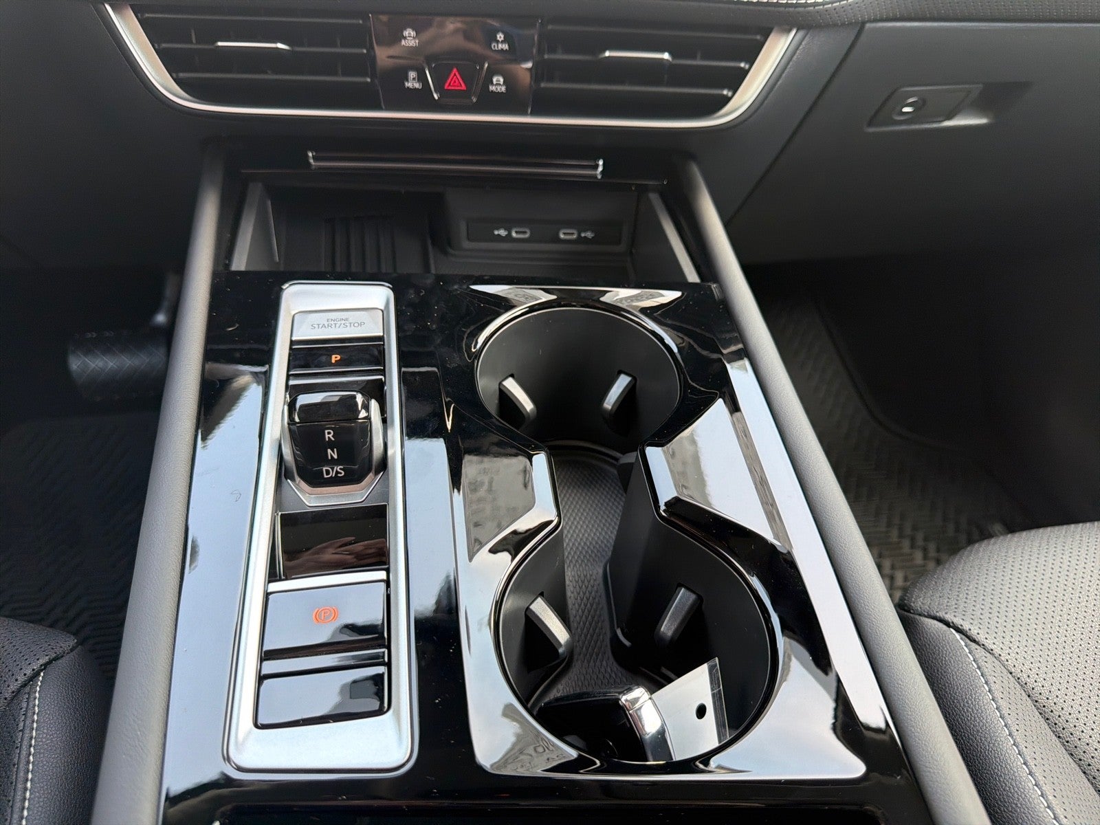 2026 Volkswagen Atlas 2.0T SE w/Technology FWD