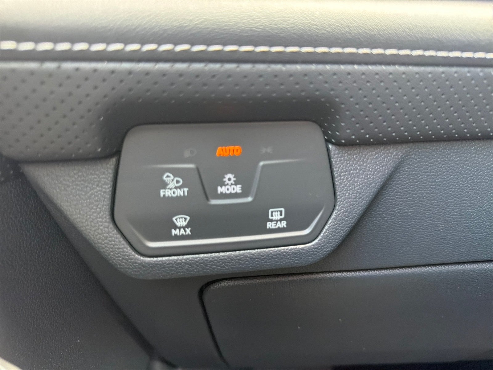 2026 Volkswagen Atlas 2.0T SE w/Technology FWD