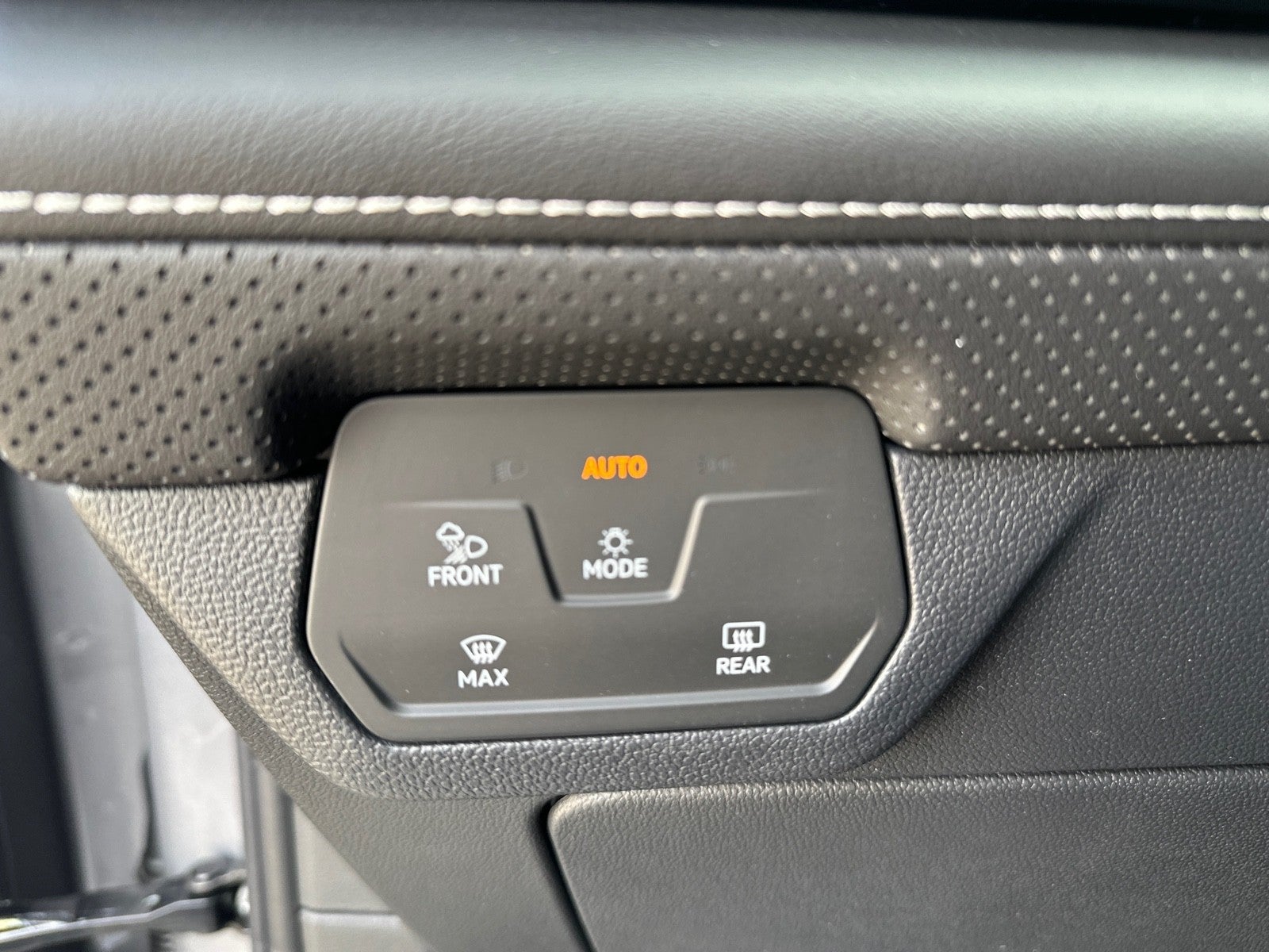 2026 Volkswagen Atlas 2.0T SE w/Technology FWD