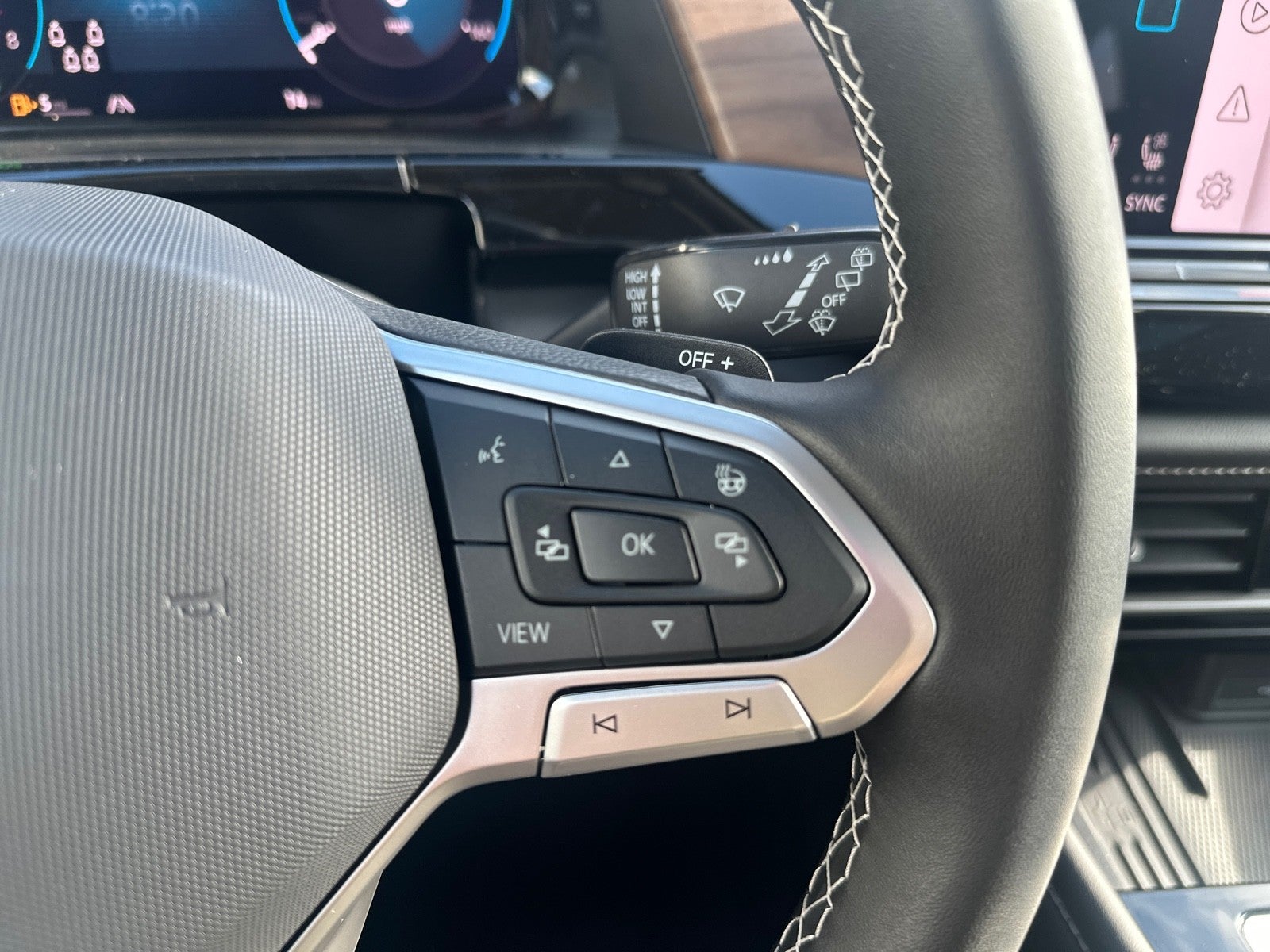 2026 Volkswagen Atlas 2.0T SE w/Technology FWD