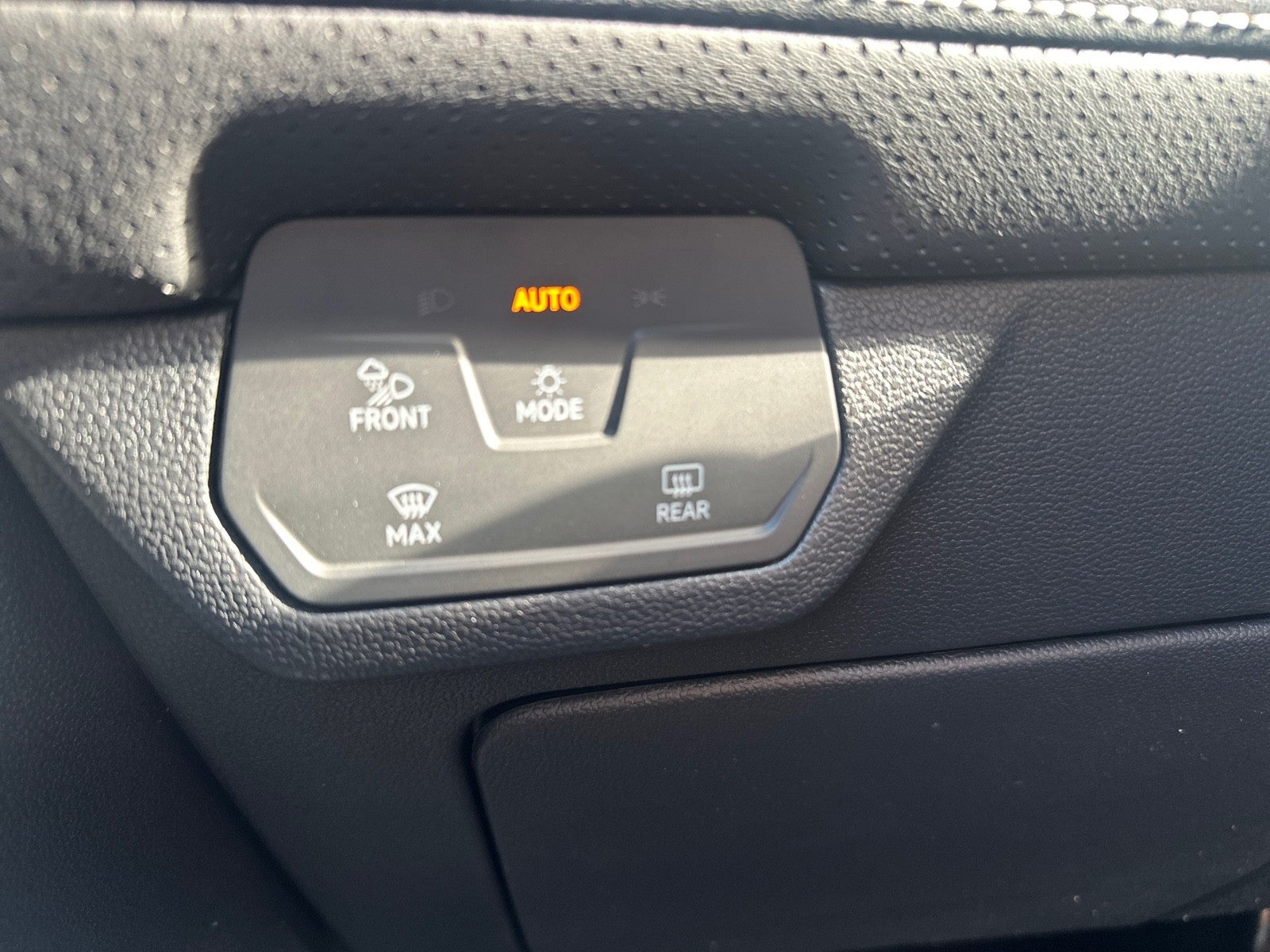 2026 Volkswagen Atlas 2.0T SE w/Technology FWD