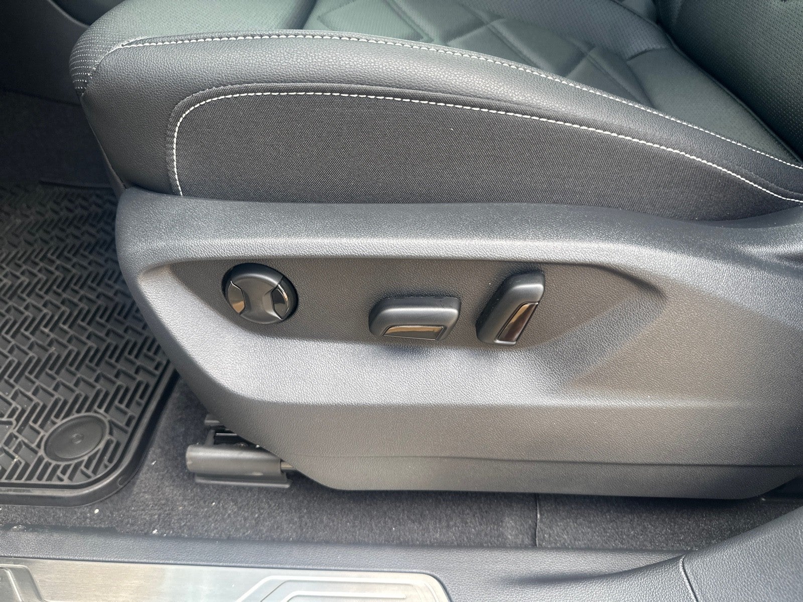 2026 Volkswagen Atlas 2.0T SE w/Technology FWD