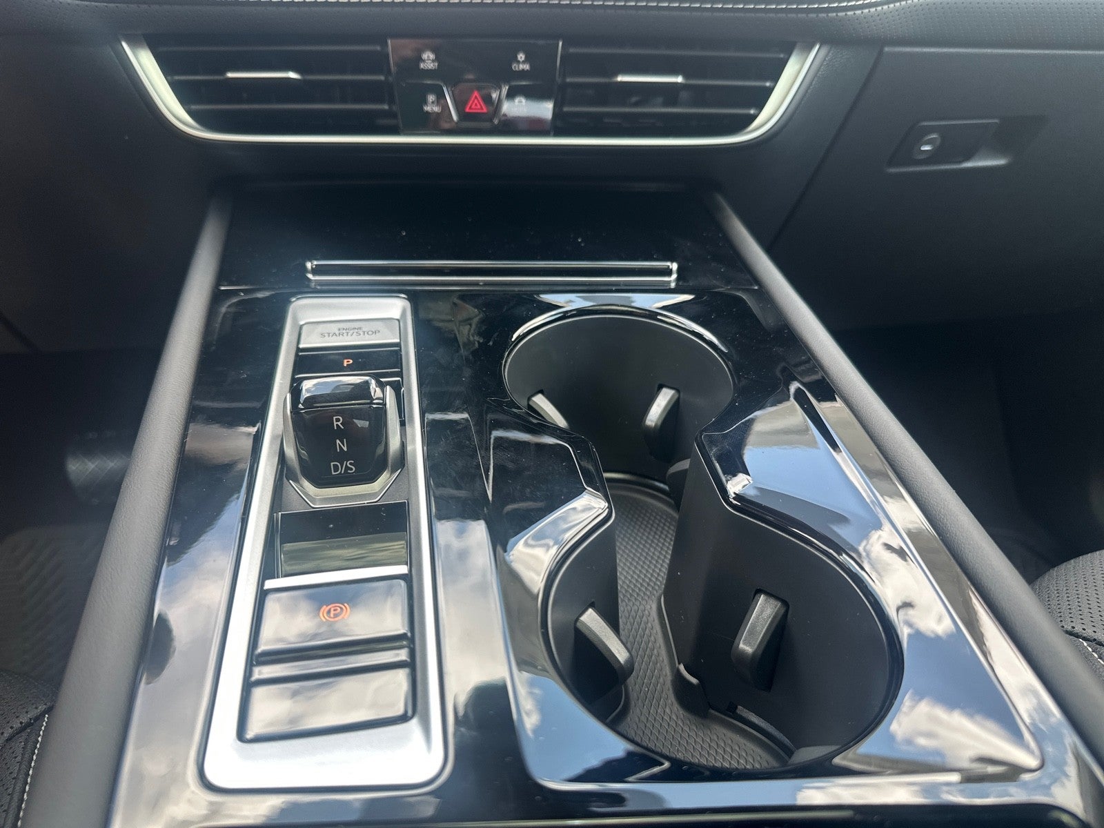 2026 Volkswagen Atlas 2.0T SE w/Technology FWD