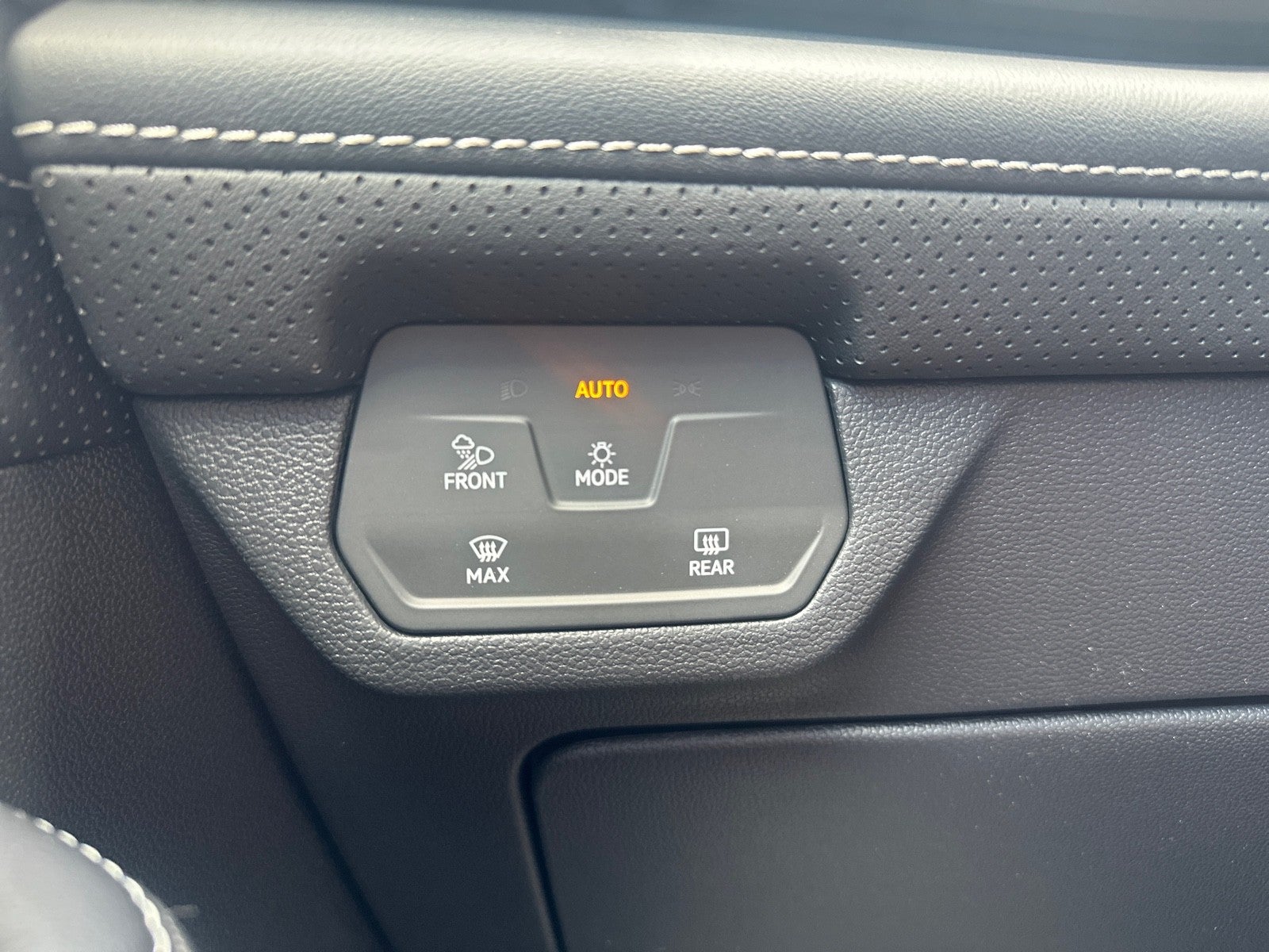 2026 Volkswagen Atlas 2.0T SE w/Technology FWD