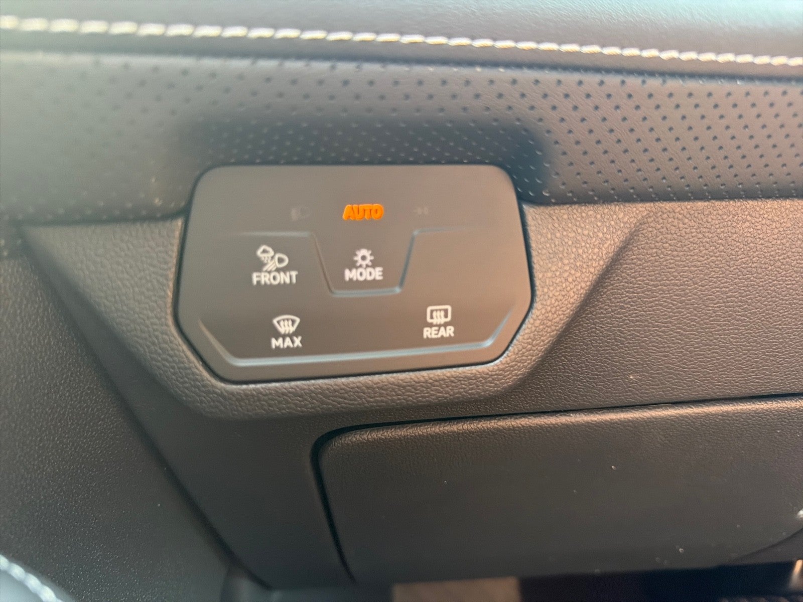 2026 Volkswagen Atlas 2.0T SE w/Technology FWD