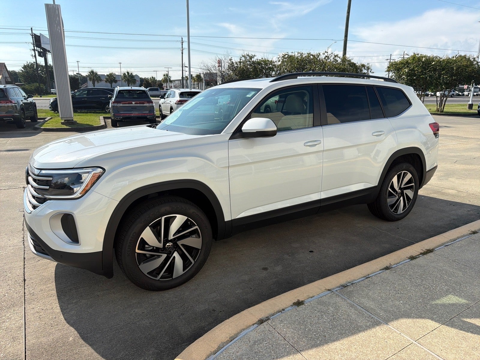 2026 Volkswagen Atlas 2.0T SE w/Technology FWD