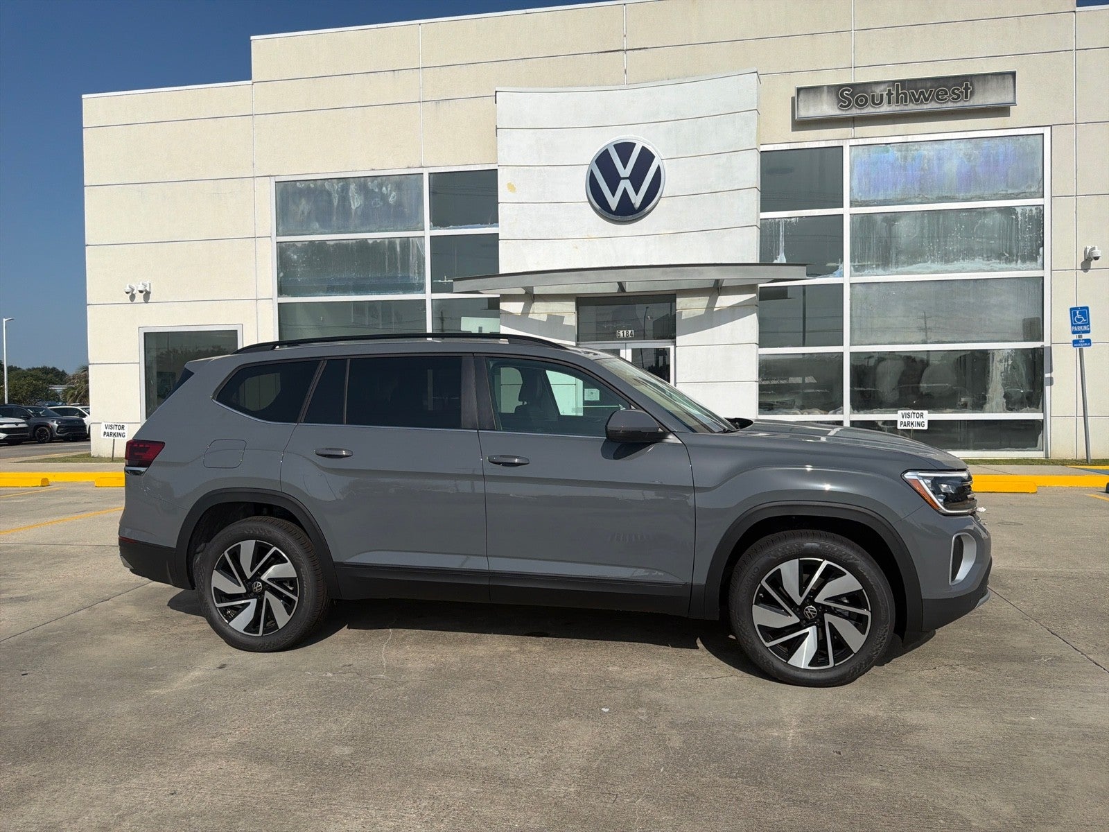 2026 Volkswagen Atlas 2.0T SE w/Technology FWD