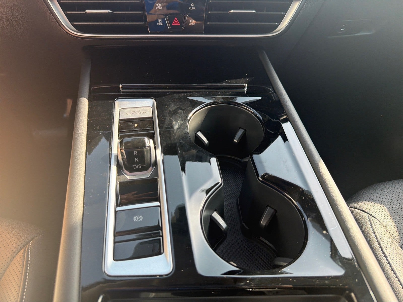 2026 Volkswagen Atlas 2.0T SE w/Technology FWD
