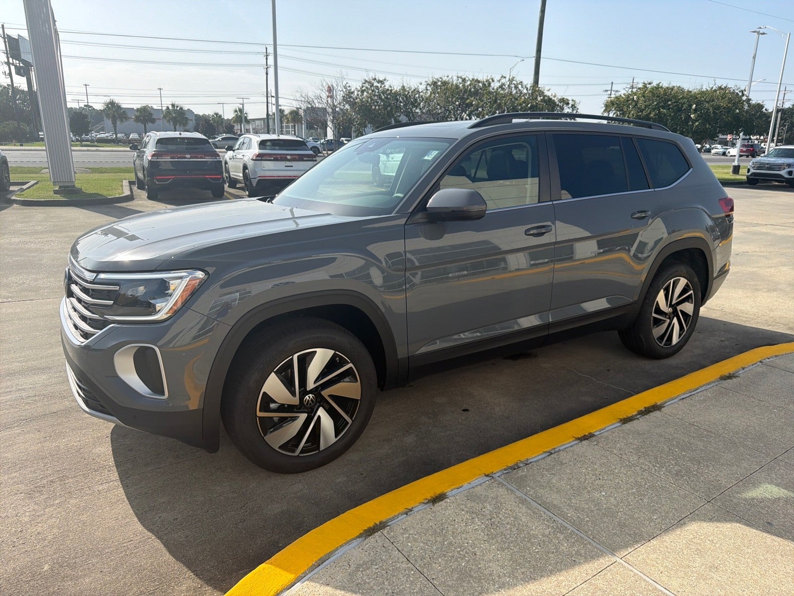 2026 Volkswagen Atlas 2.0T SE w/Technology FWD