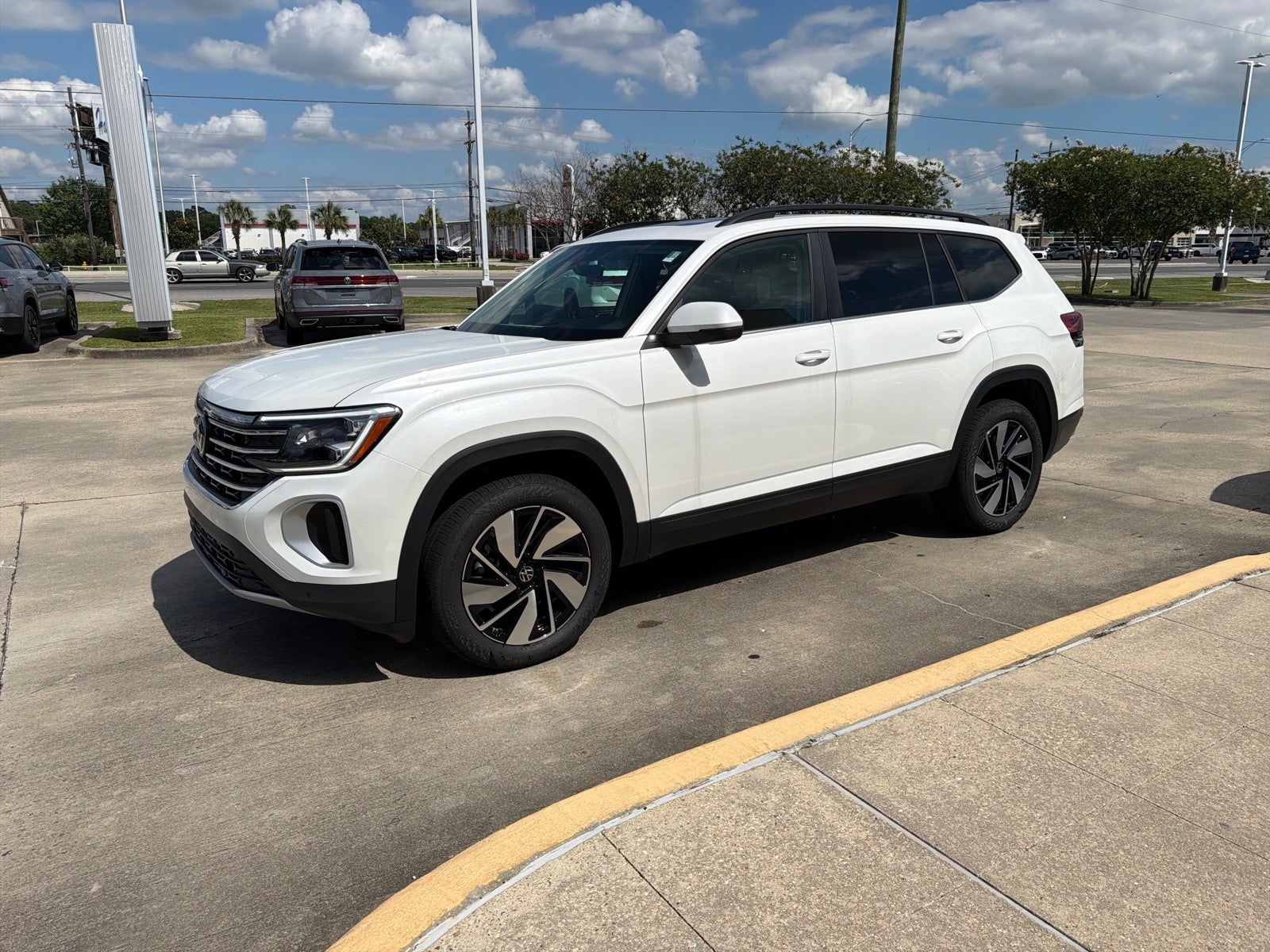 2026 Volkswagen Atlas 2.0T SE w/Technology FWD