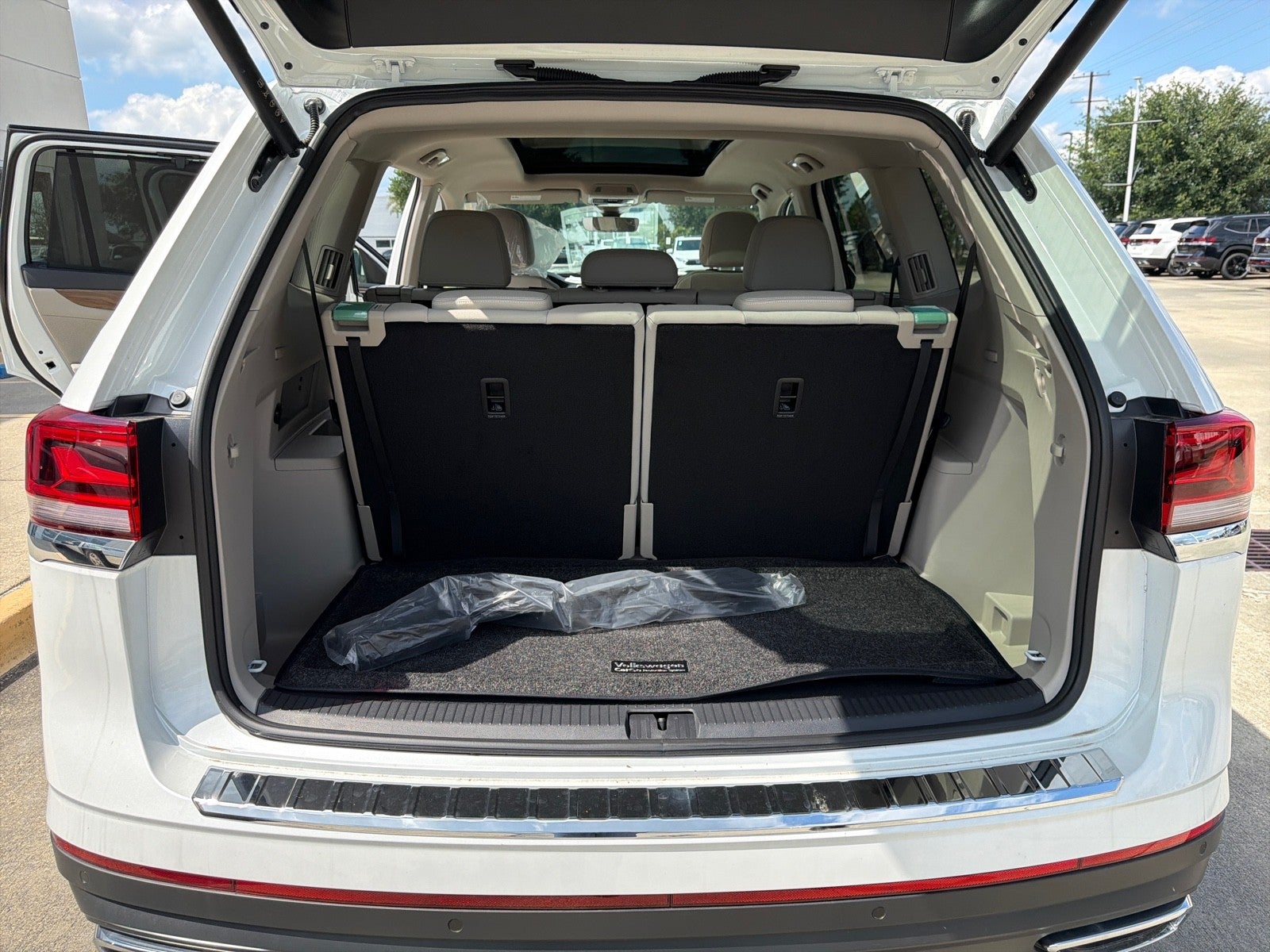 2026 Volkswagen Atlas 2.0T SE w/Technology FWD