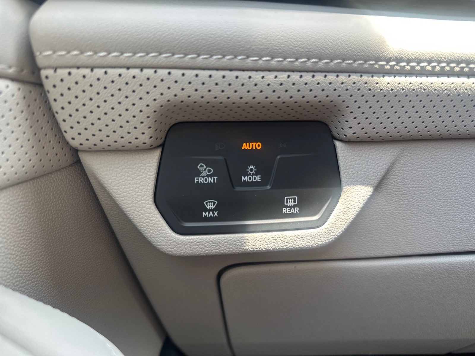 2026 Volkswagen Atlas 2.0T SE w/Technology FWD