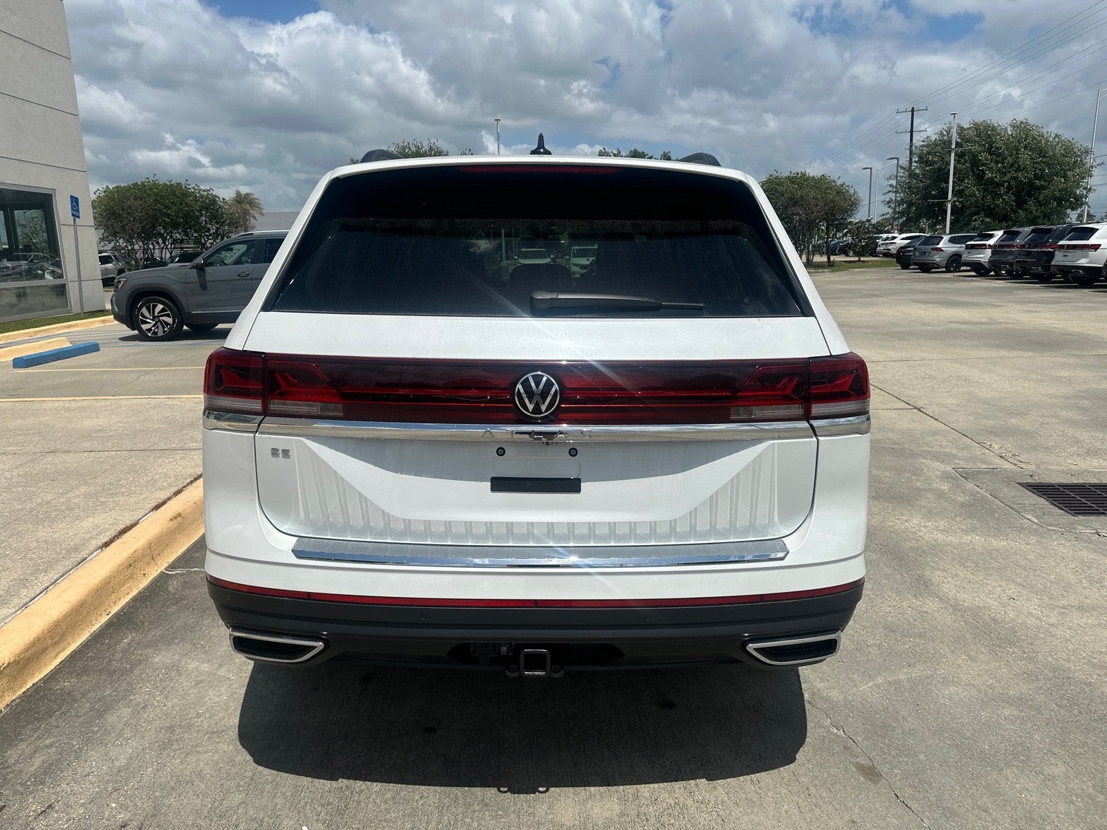 2026 Volkswagen Atlas 2.0T SE w/Technology FWD