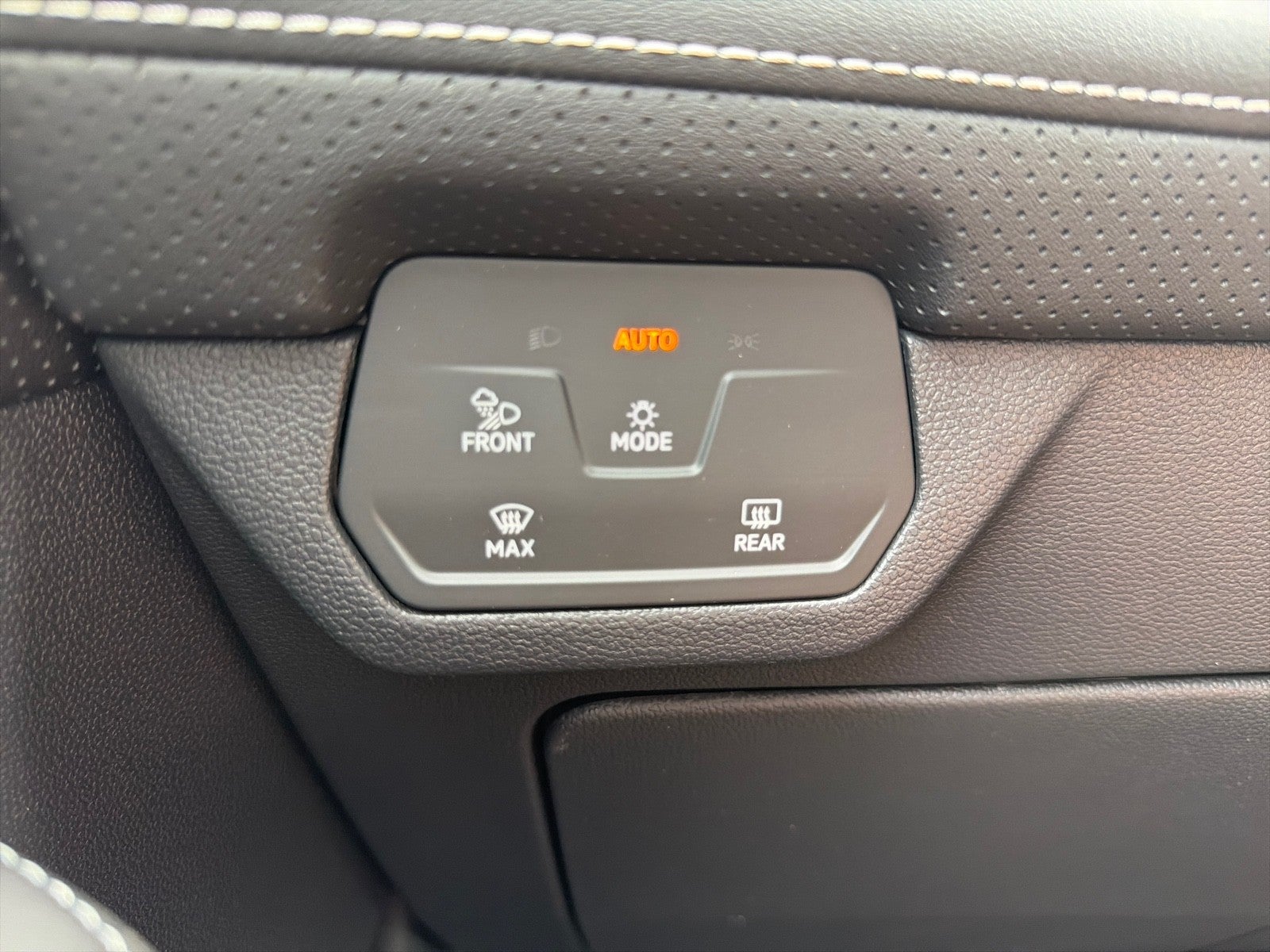 2026 Volkswagen Atlas 2.0T SE w/Technology FWD