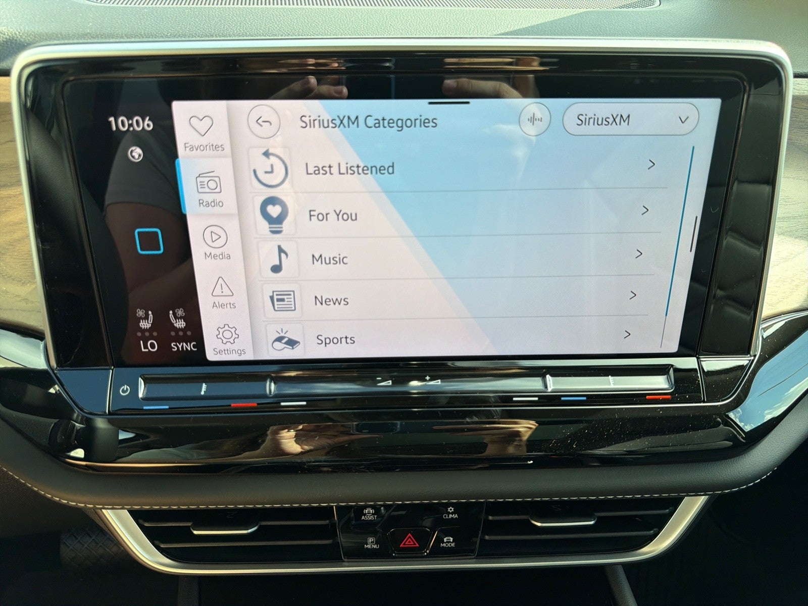 2026 Volkswagen Atlas 2.0T SE w/Technology FWD