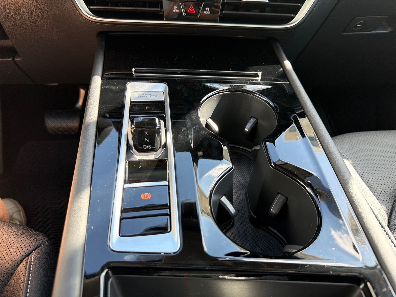 2026 Volkswagen Atlas 2.0T SE w/Technology FWD