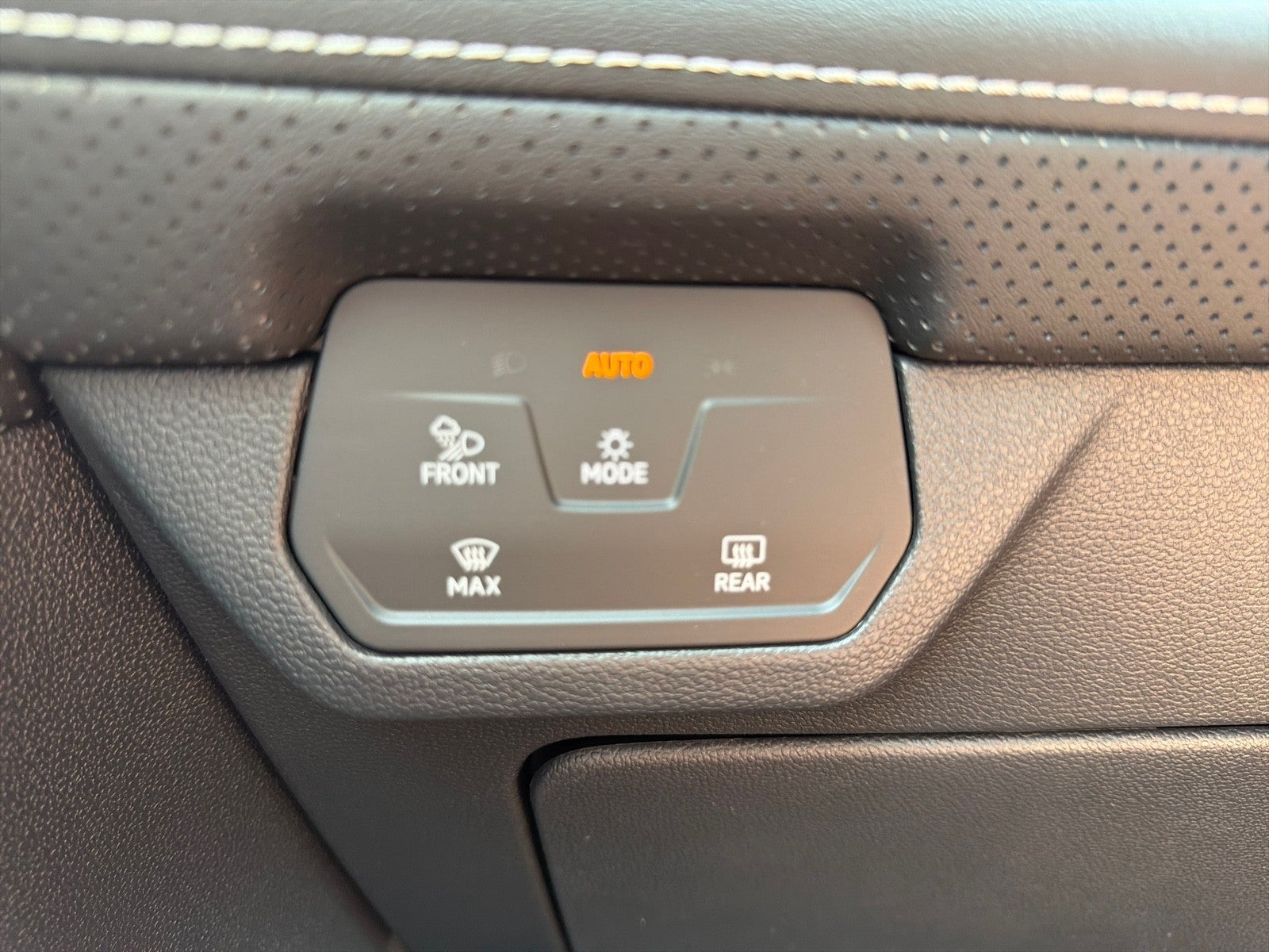 2026 Volkswagen Atlas 2.0T SE w/Technology FWD