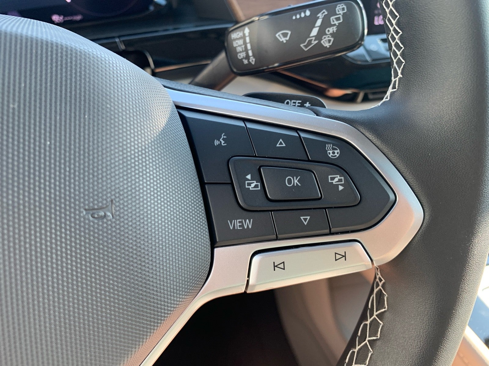 2026 Volkswagen Atlas 2.0T SE w/Technology FWD