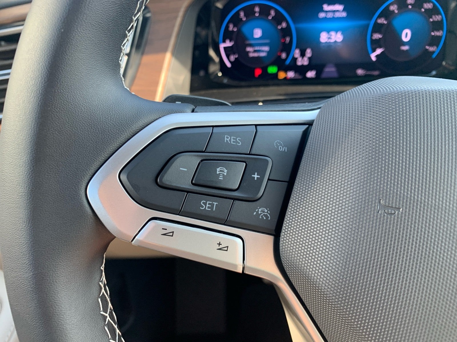 2026 Volkswagen Atlas 2.0T SE w/Technology FWD